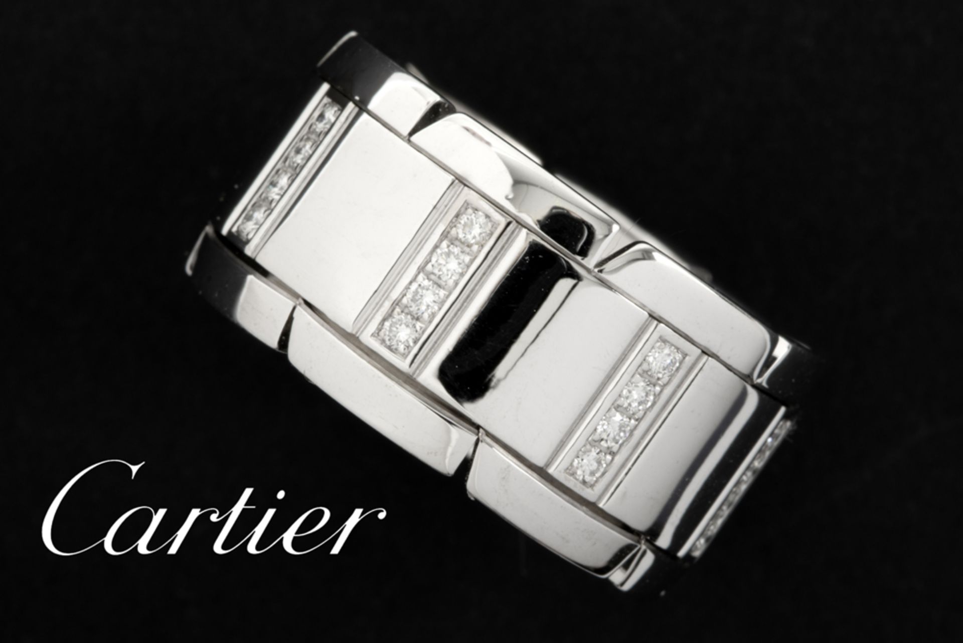 Cartier numbered and marked "Tank" design ring in white gold (18 carat) with 0,32 carat of very high