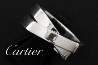 Cartier signed ring in white gold (18 carat) with certificate || CARTIER ring met dubbele