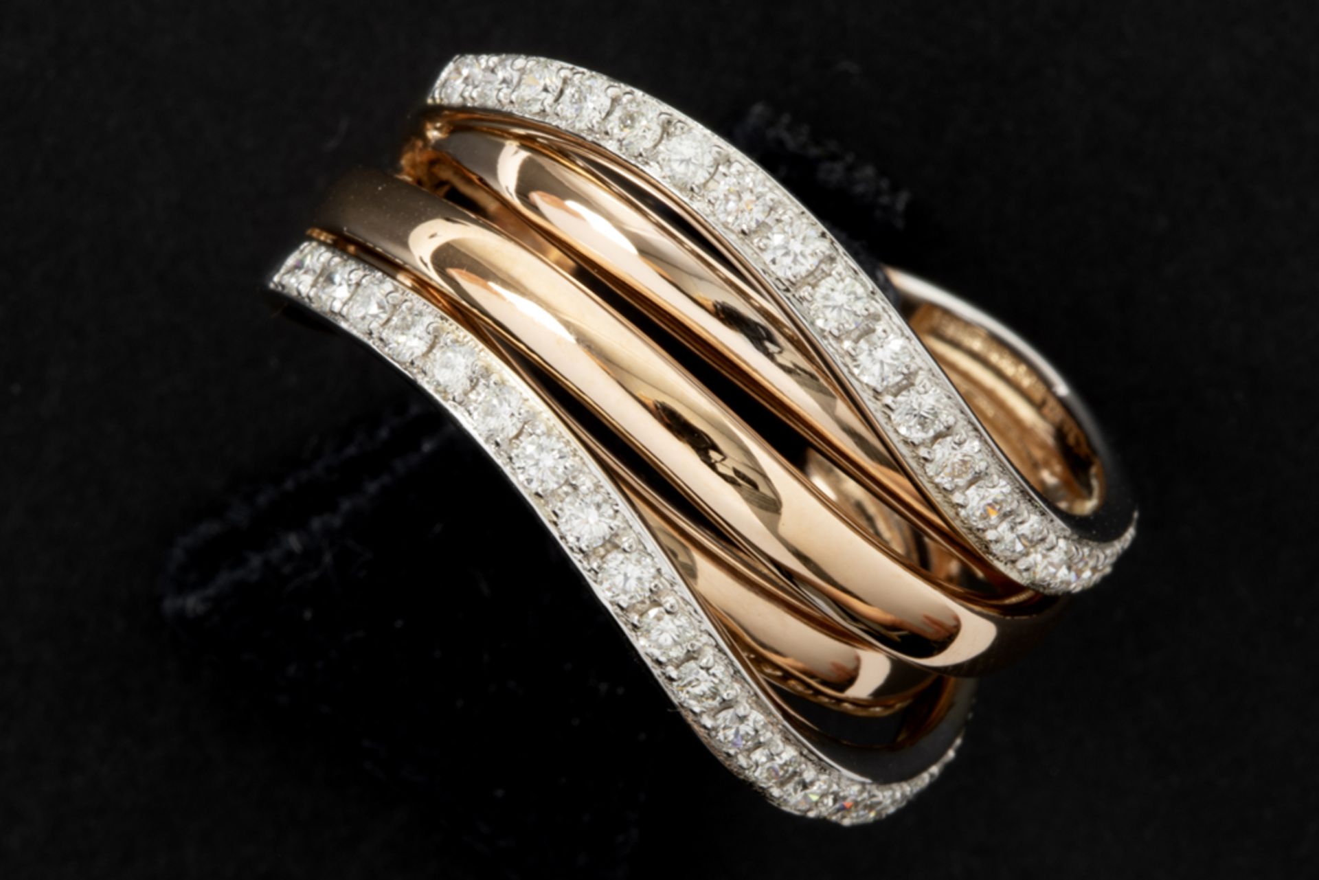 ring in white and pink gold (18 carat) with more then 0,50 carat of high quality brilliant cut