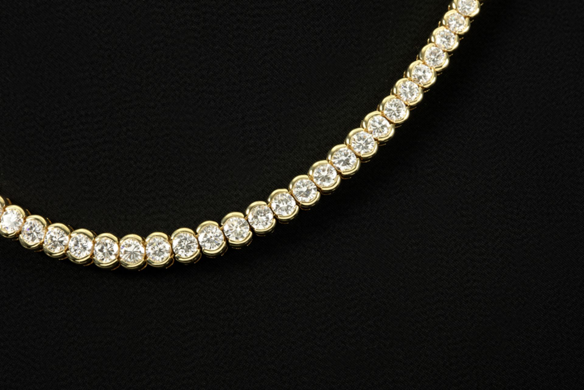 superb necklace in yellow gold (18 carat) with at least 12 carat of very high quality brilliant - Bild 2 aus 3