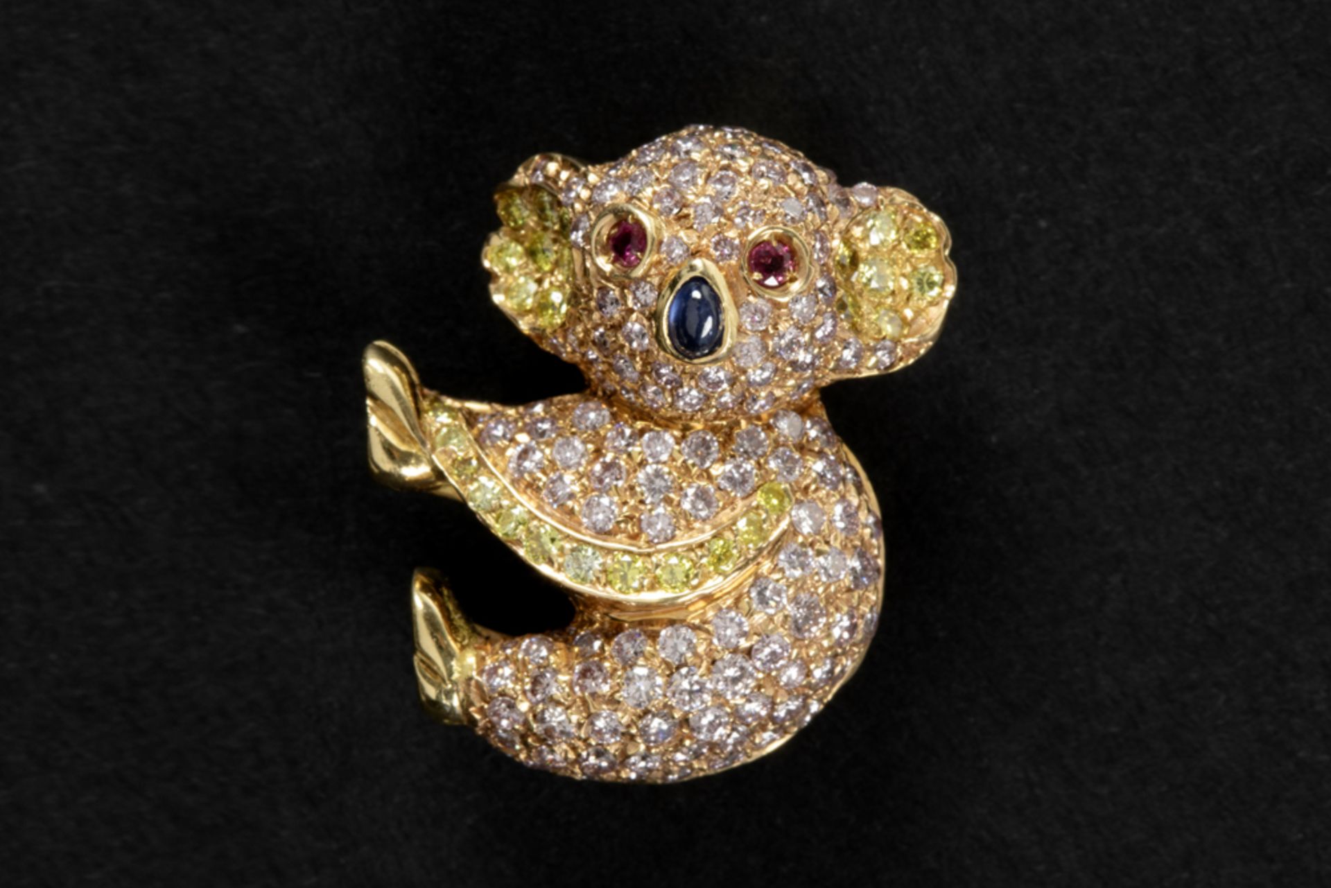 nineties' cute "Koala" brooch in pink, yellow and white gold (18 carat) with ruby (eyes),