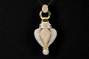 quite special pendant in yellow, white and pink gold (18 carat) with ca 2,50 carat of very high