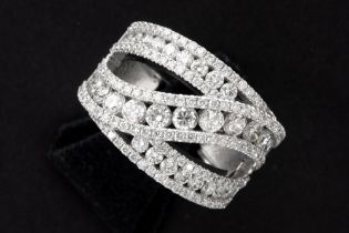 very nice ring in white gold (18 carat) with ca 2 carat of very high quality brilliant cut