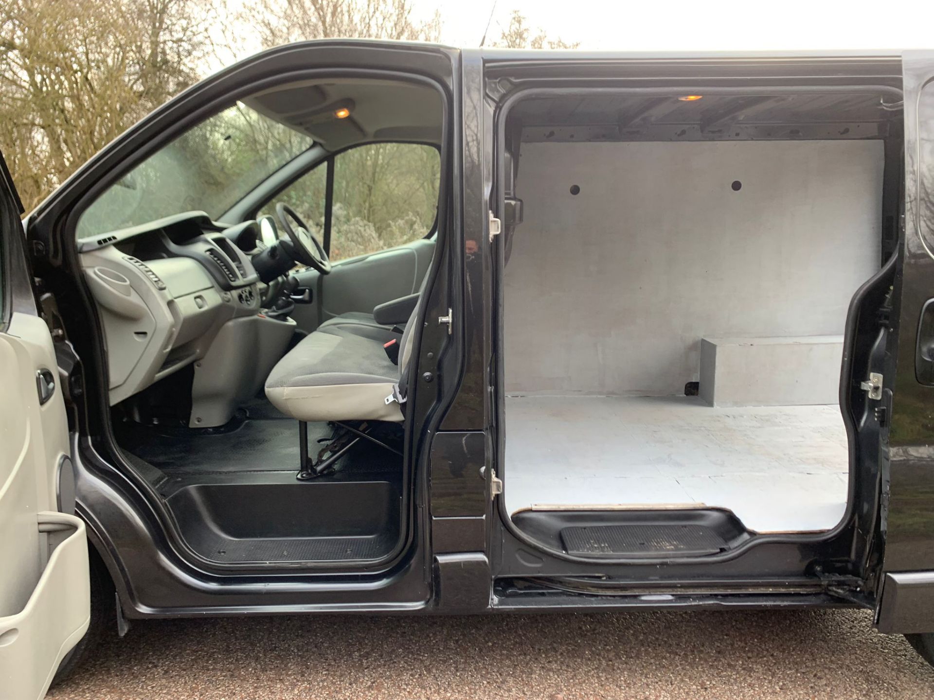 2012 VAUXHALL VIVARO 2700 SPORTIVE CDTI, NO VAT - Image 8 of 16