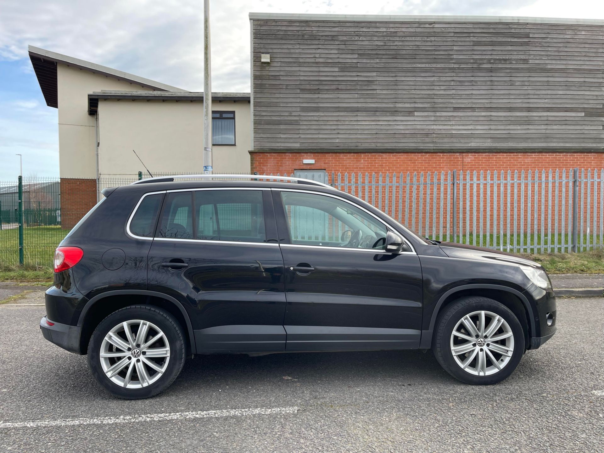 2009 VOLKSWAGEN TIGUAN SE TDI 4MOTION 140, NO VAT - Image 2 of 22