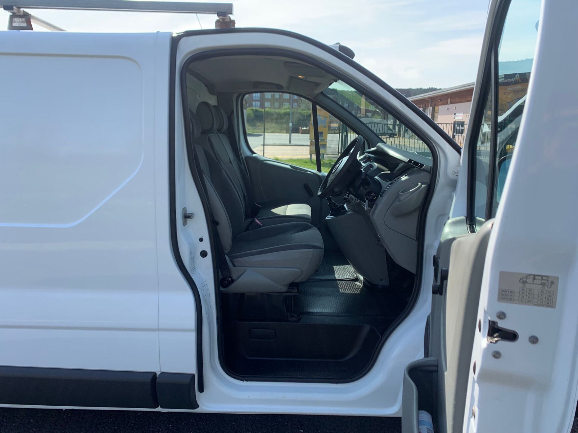 2009 VAUXHALL VIVARO 2700 CDTI SWB , NO VAT - Image 11 of 16