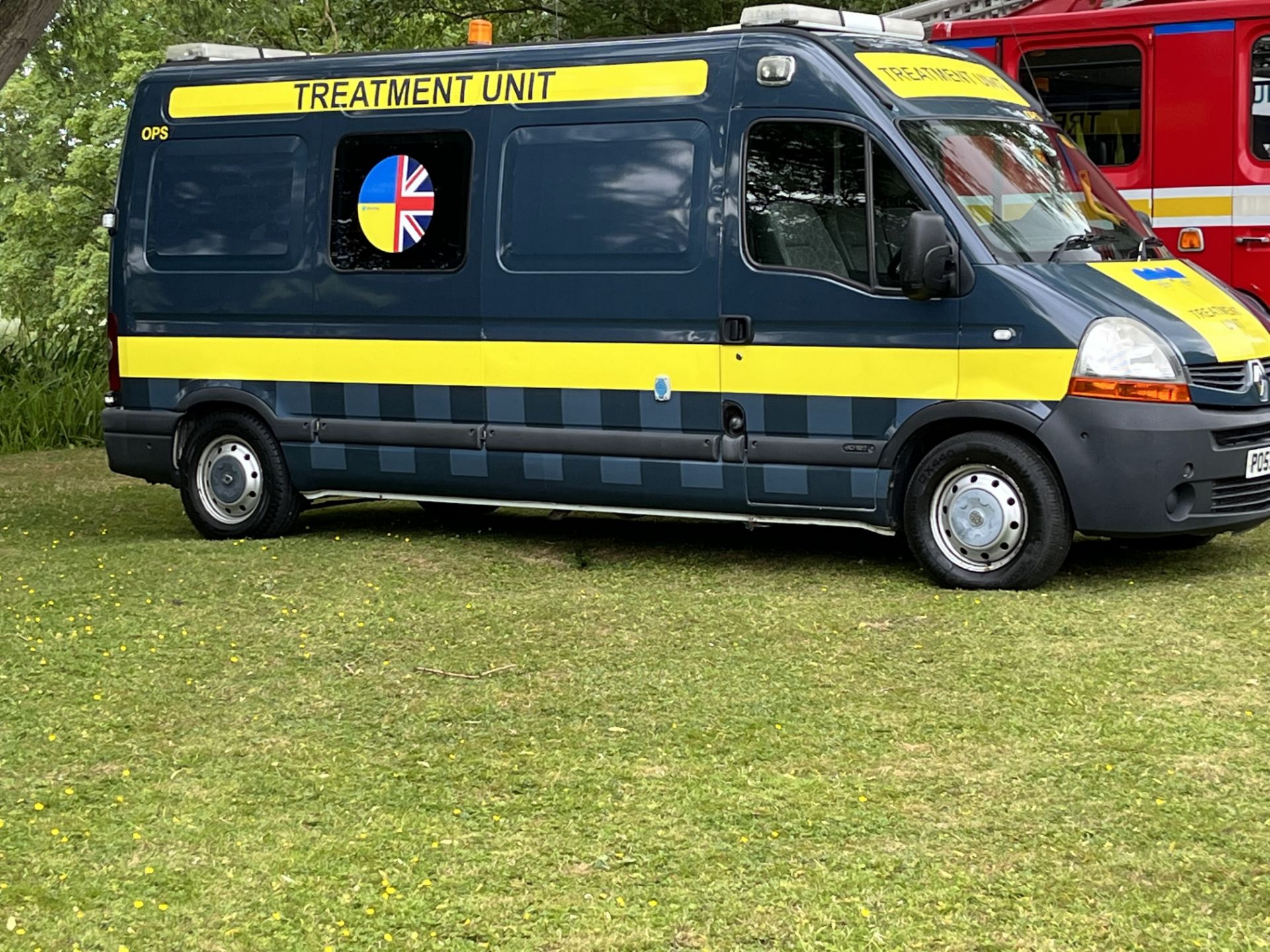 RENAULT MASTER AMBULANCE VAN - Image 5 of 7