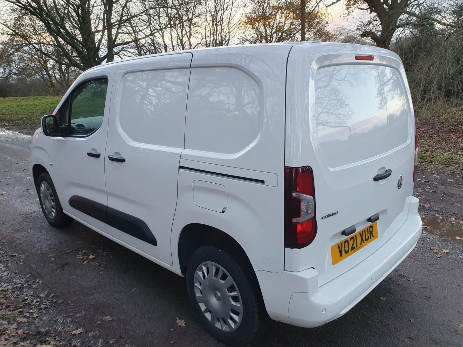 2021 21 Vauxhall combo sportive White panel van - 3 seats - air con - ply lined - 2 keys - VO21 XUR - Image 4 of 7
