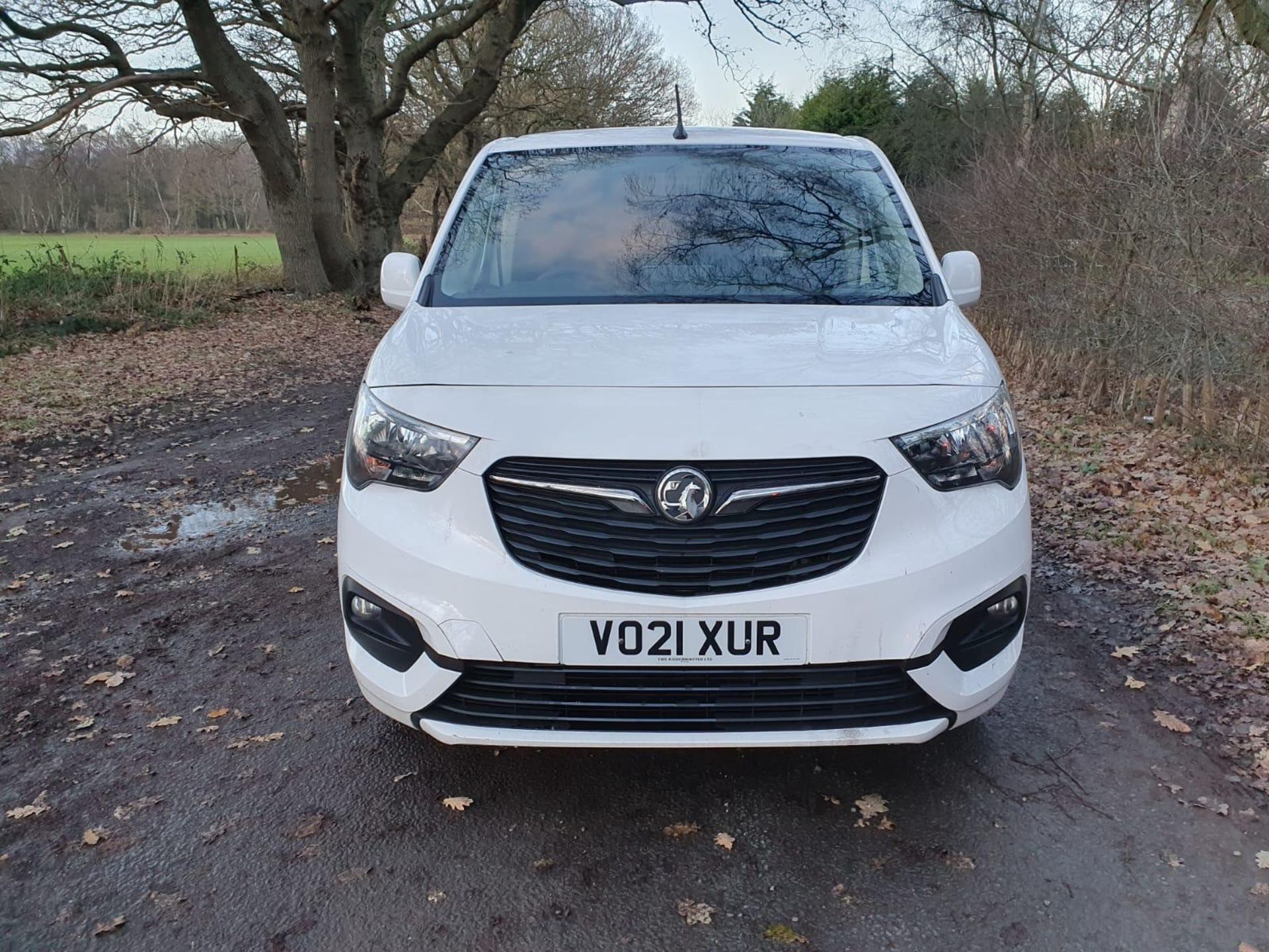 2021 21 Vauxhall combo sportive White panel van - 3 seats - air con - ply lined - 2 keys - VO21 XUR - Image 2 of 7