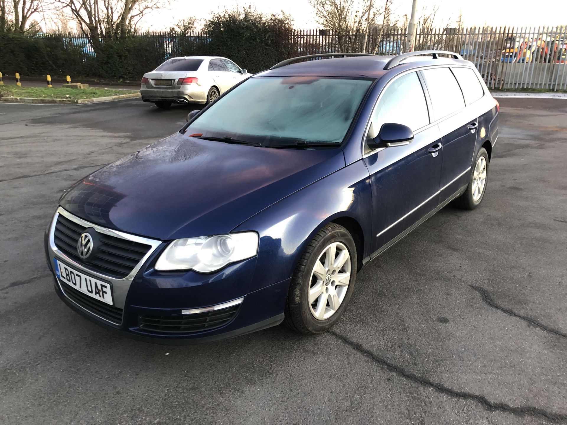 2007 Volkswagen Passat 2.0 TDi SE 140 5 Door Estate - 128,351 miles - Full Service History - LB07UAF - Image 3 of 23