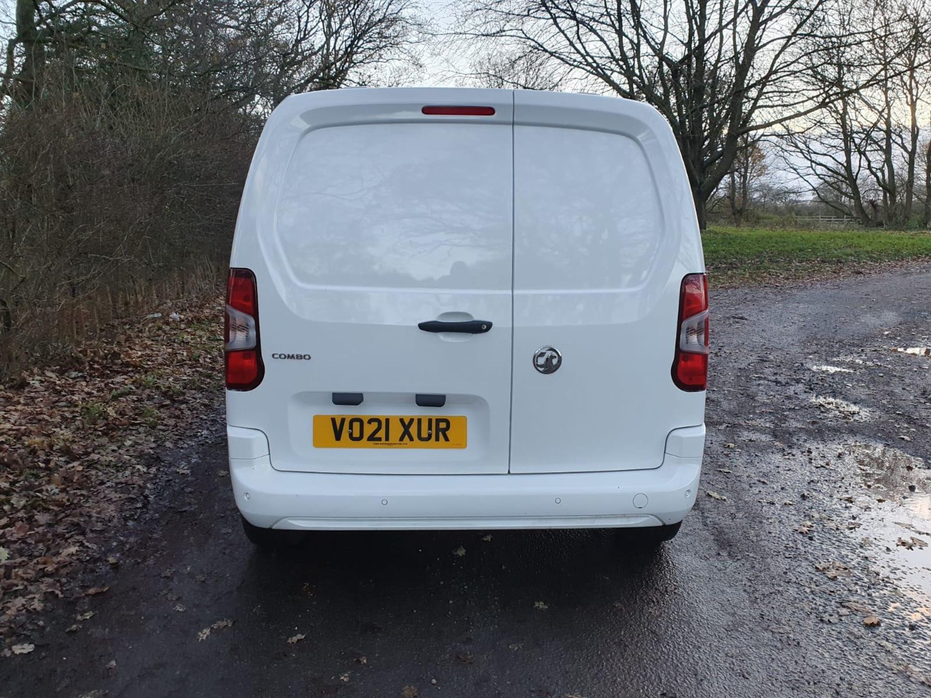 2021 21 Vauxhall combo sportive White panel van - 3 seats - air con - ply lined - 2 keys - VO21 XUR - Image 5 of 7