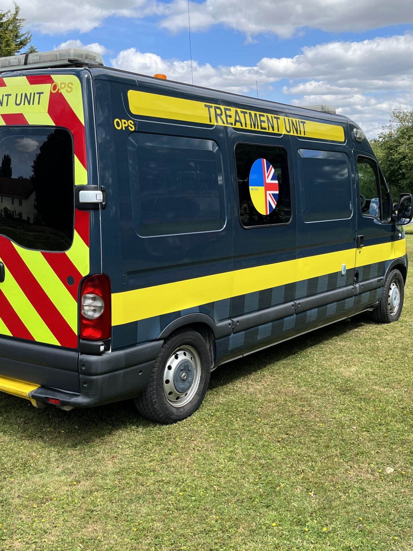 RENAULT MASTER AMBULANCE VAN - Image 6 of 7