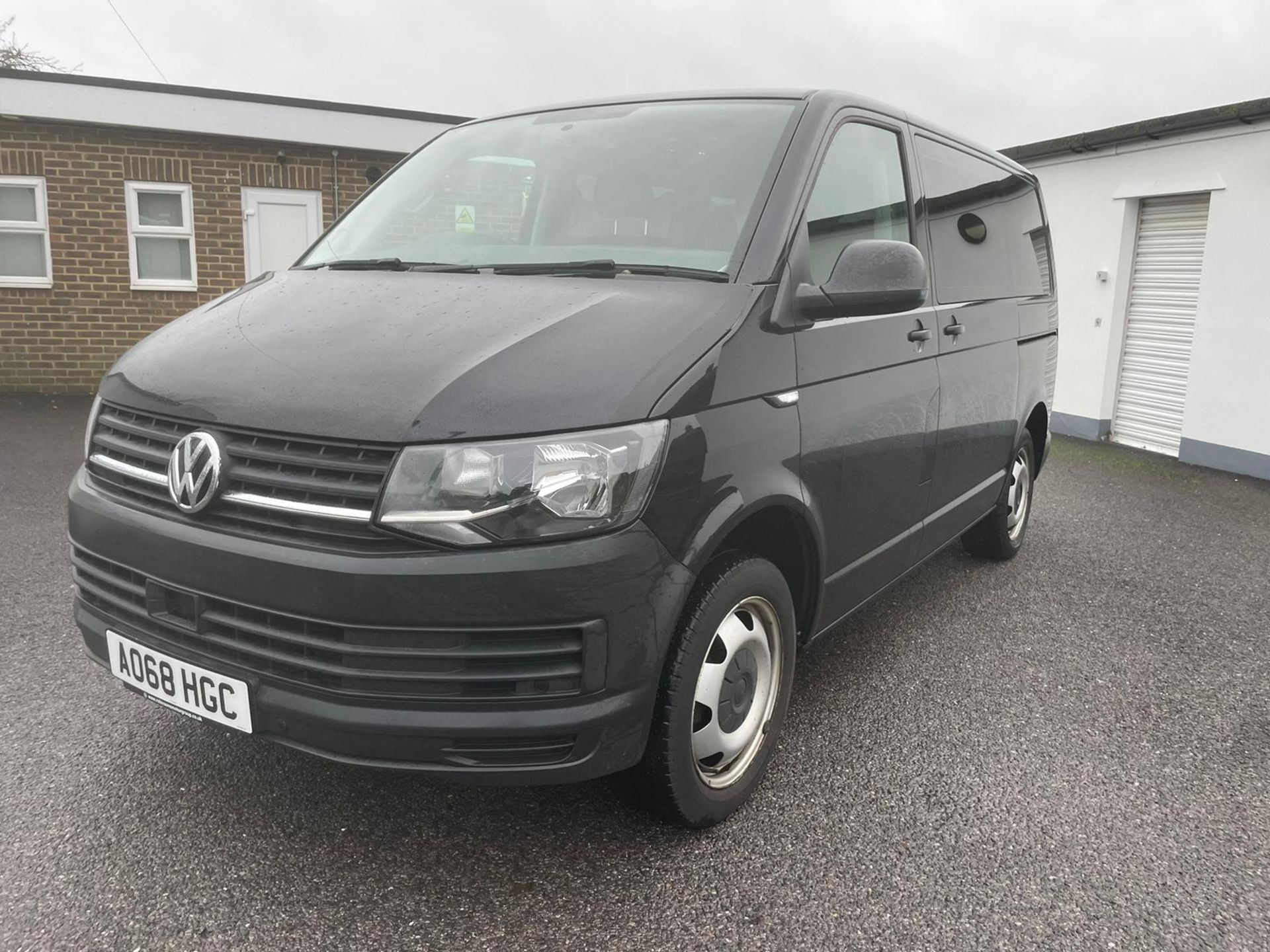 2018 VW Transporter T32 2.0TDI Manual in Black (8 Seater) - 33k miles - FULL VW History - AO68 HGC - Image 3 of 16