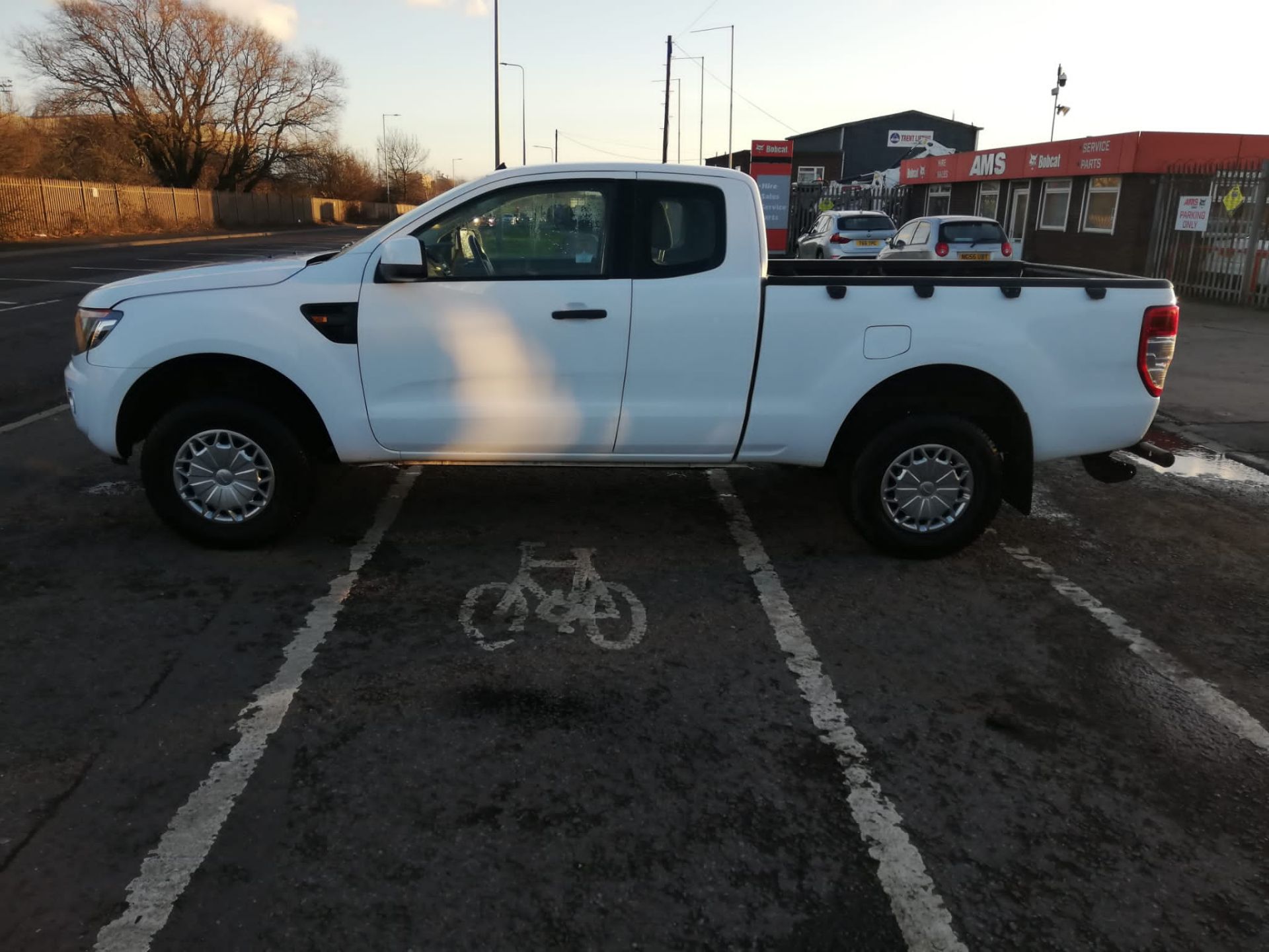 2013 63 ford ranger super cab white pick up - 62k miles - 4 seats - 2.2 diesel - KU63 LHT - Image 4 of 8