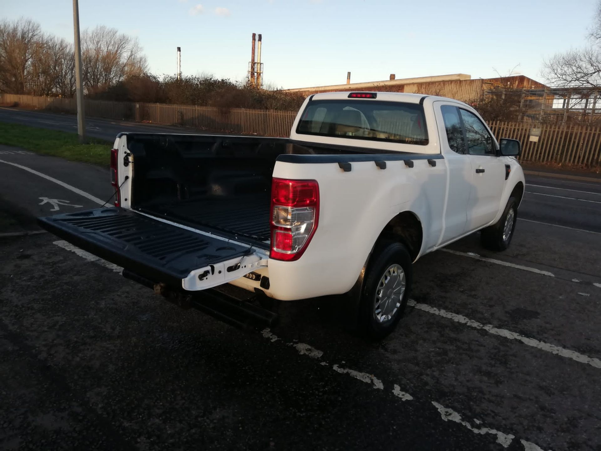 2013 63 ford ranger super cab white pick up - 62k miles - 4 seats - 2.2 diesel - KU63 LHT - Image 6 of 8