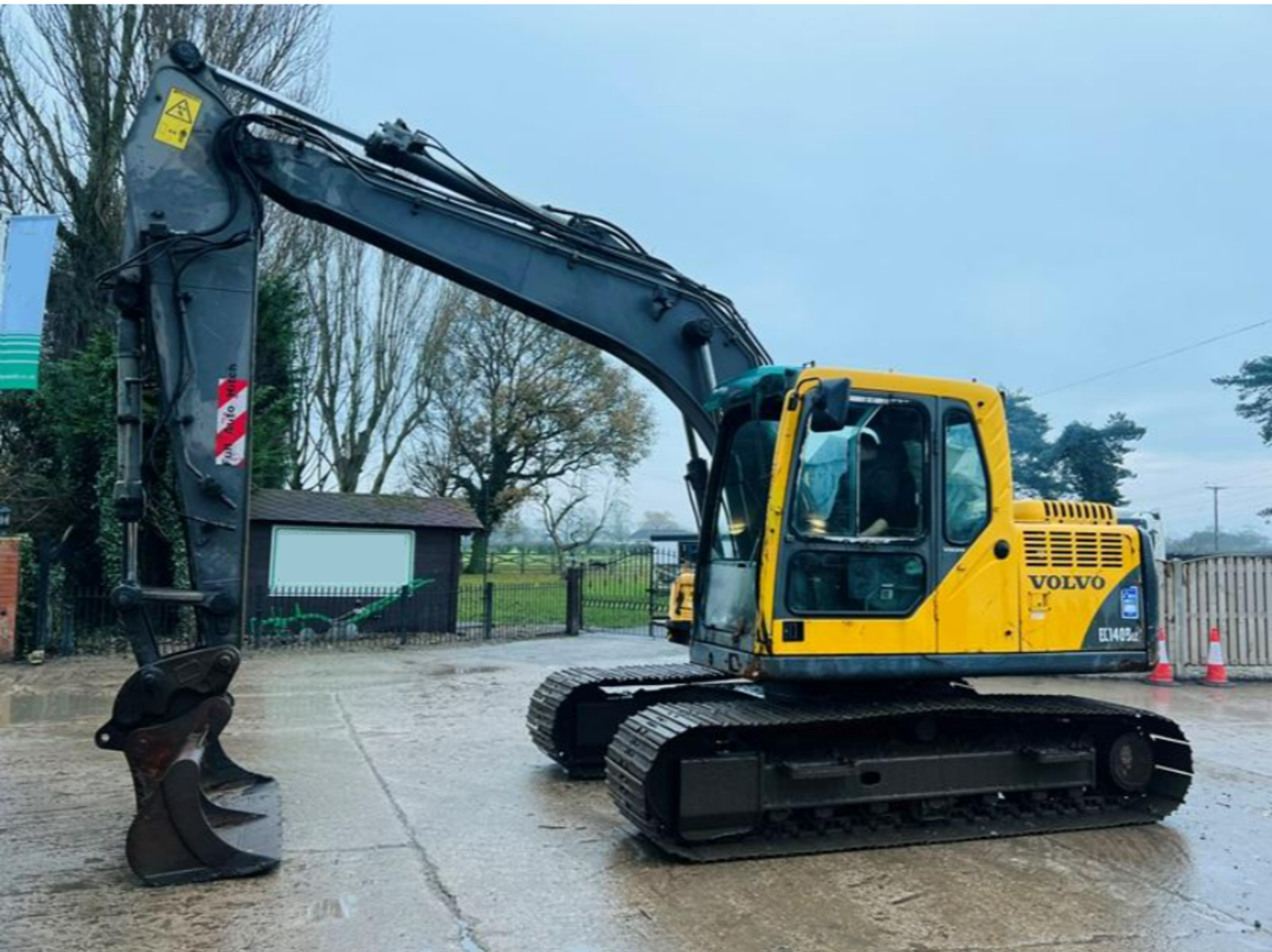 VOLVO EC140BLC TRACKED EXCAVATOR C/W QUICK HITCH & BUCKET