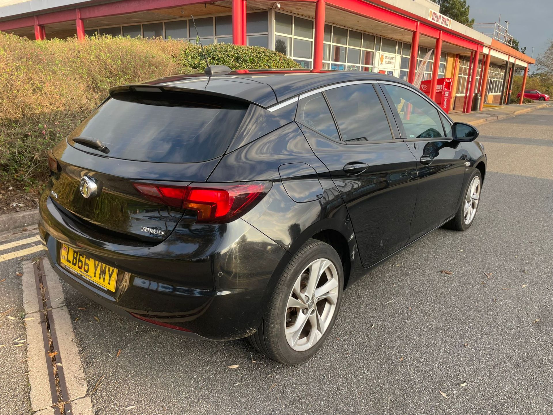 2016 Vauxhall Astra SRI 1.4T (150PS) Manual 6 speed in Black Hatchback - LB66 YMY - Image 6 of 17