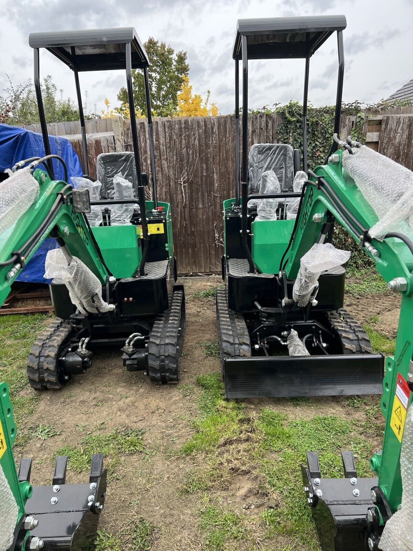 BRAND NEW HIGHTOP HT10 MINI DIGGER EXCAVATOR 1 TON WITH BOOM SWING & 3 BUCKETS - Image 13 of 20