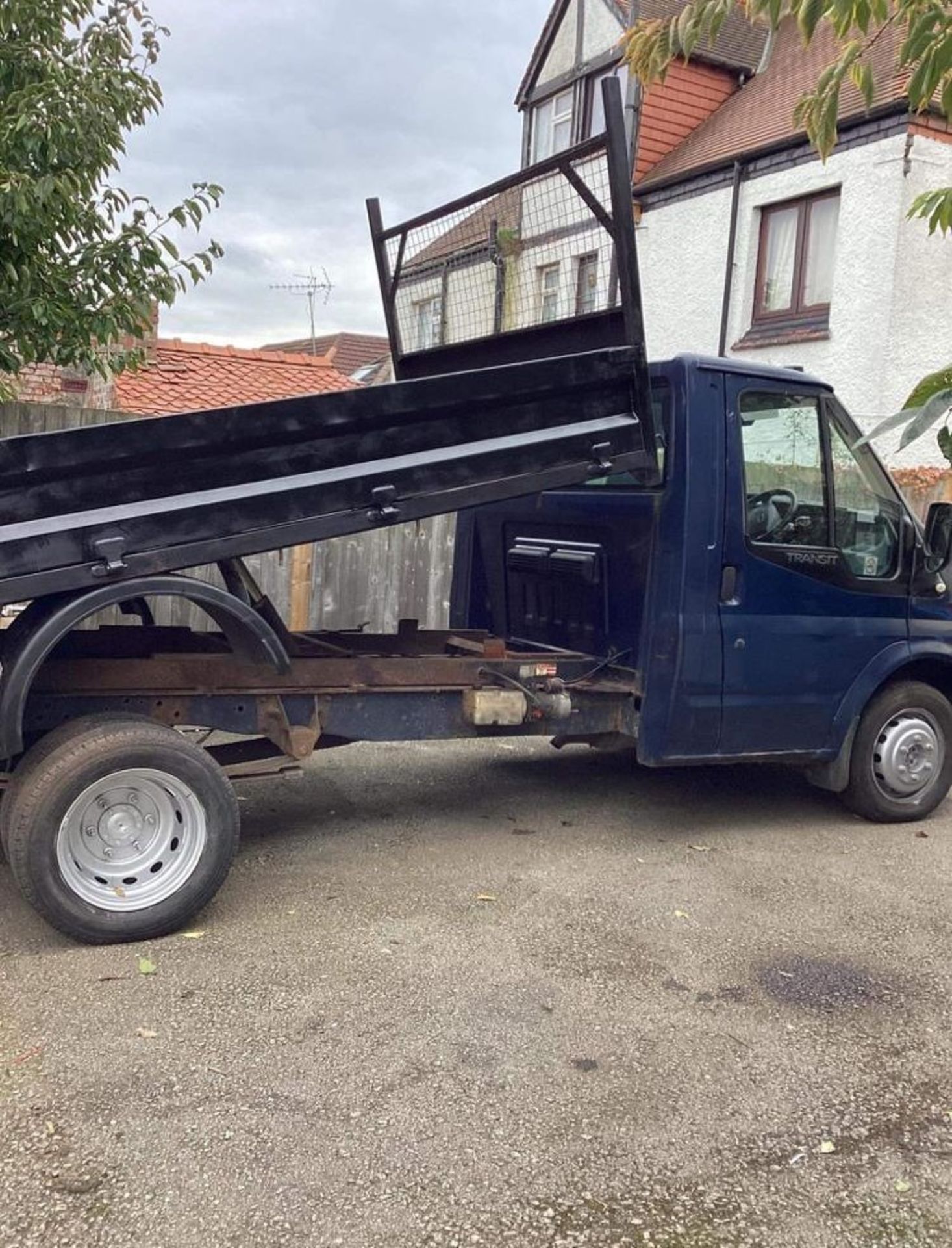 2010 FORD TRANSIT 100 T350M RWD BLUE TIPPER - 146k Miles - 2.4 Diesel - Image 4 of 5