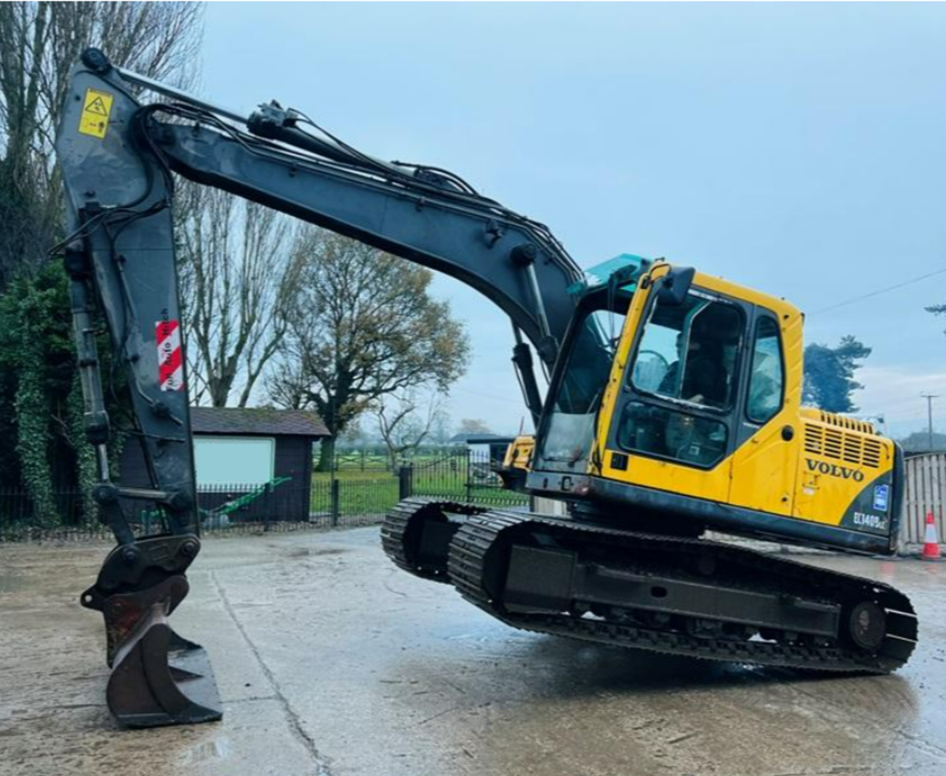 VOLVO EC140BLC TRACKED EXCAVATOR C/W QUICK HITCH & BUCKET - Image 3 of 10