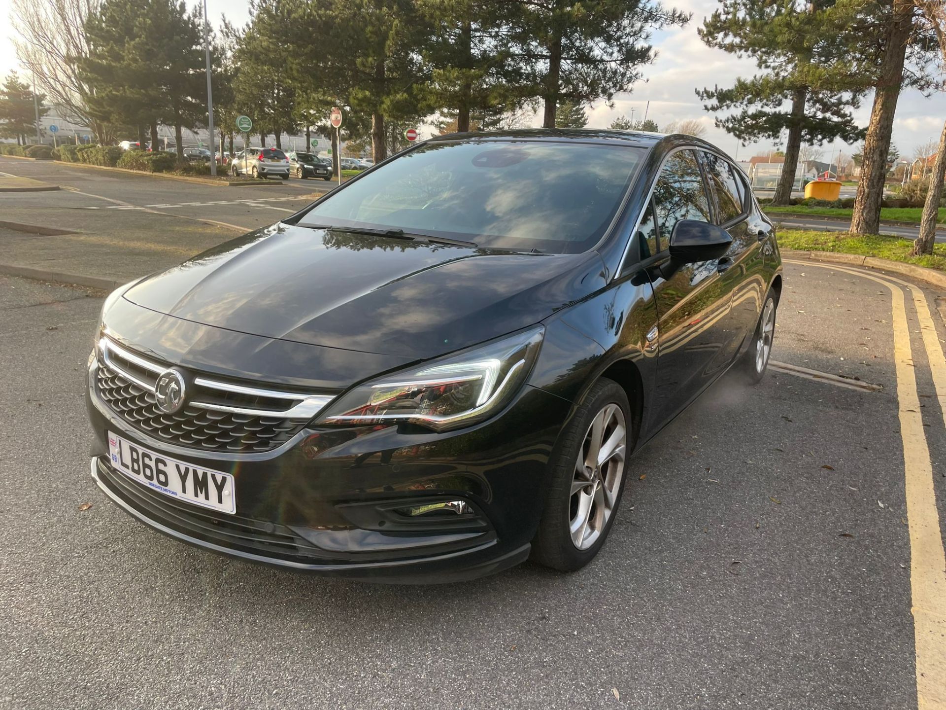 2016 Vauxhall Astra SRI 1.4T (150PS) Manual 6 speed in Black Hatchback - LB66 YMY - Image 3 of 17