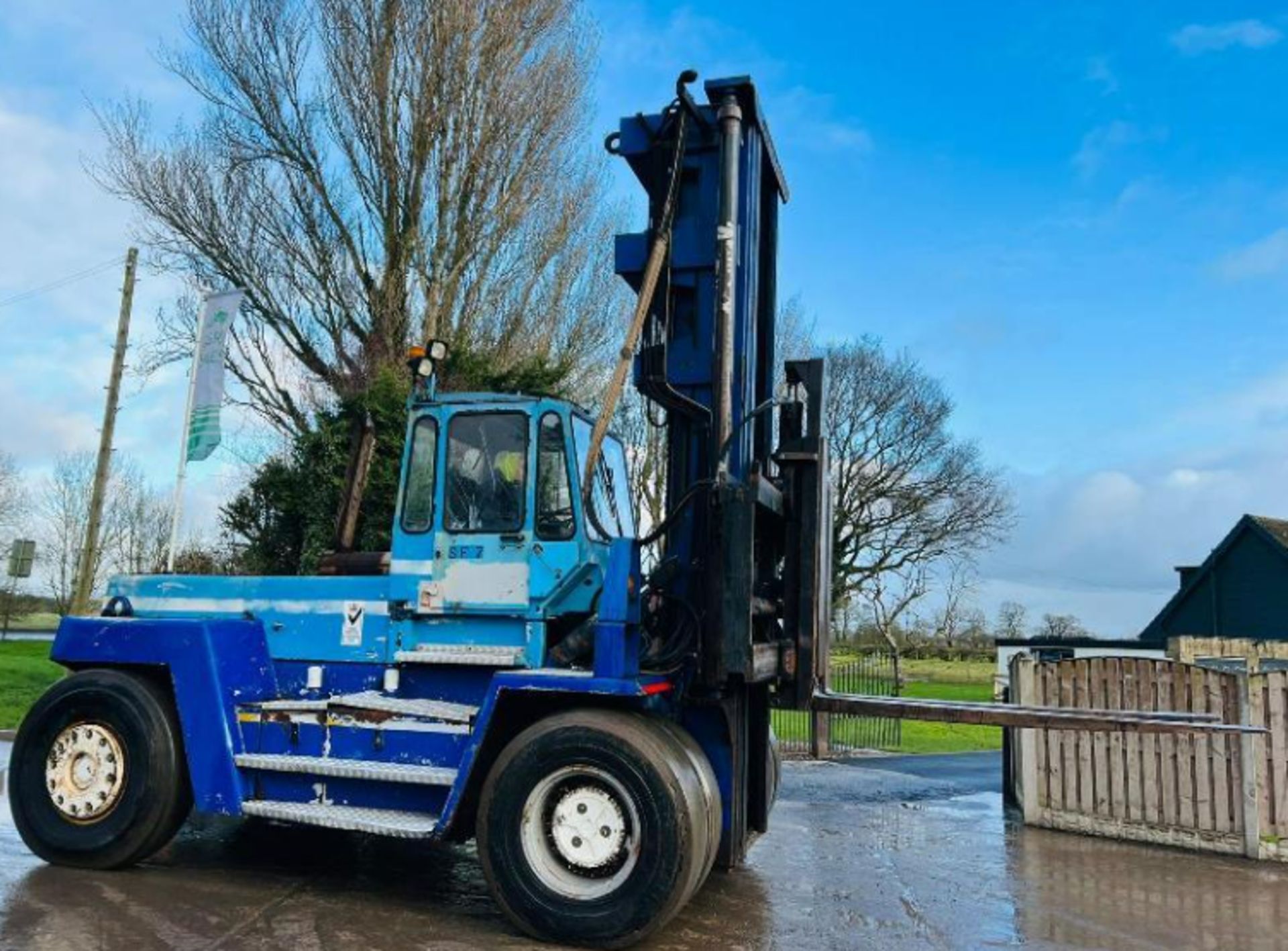 SVE DIESEL FORKLIFT C/W HYDRAULIC TINE POSITIONER , SIDE SHIFT & TINE HEIGHT - Image 5 of 18