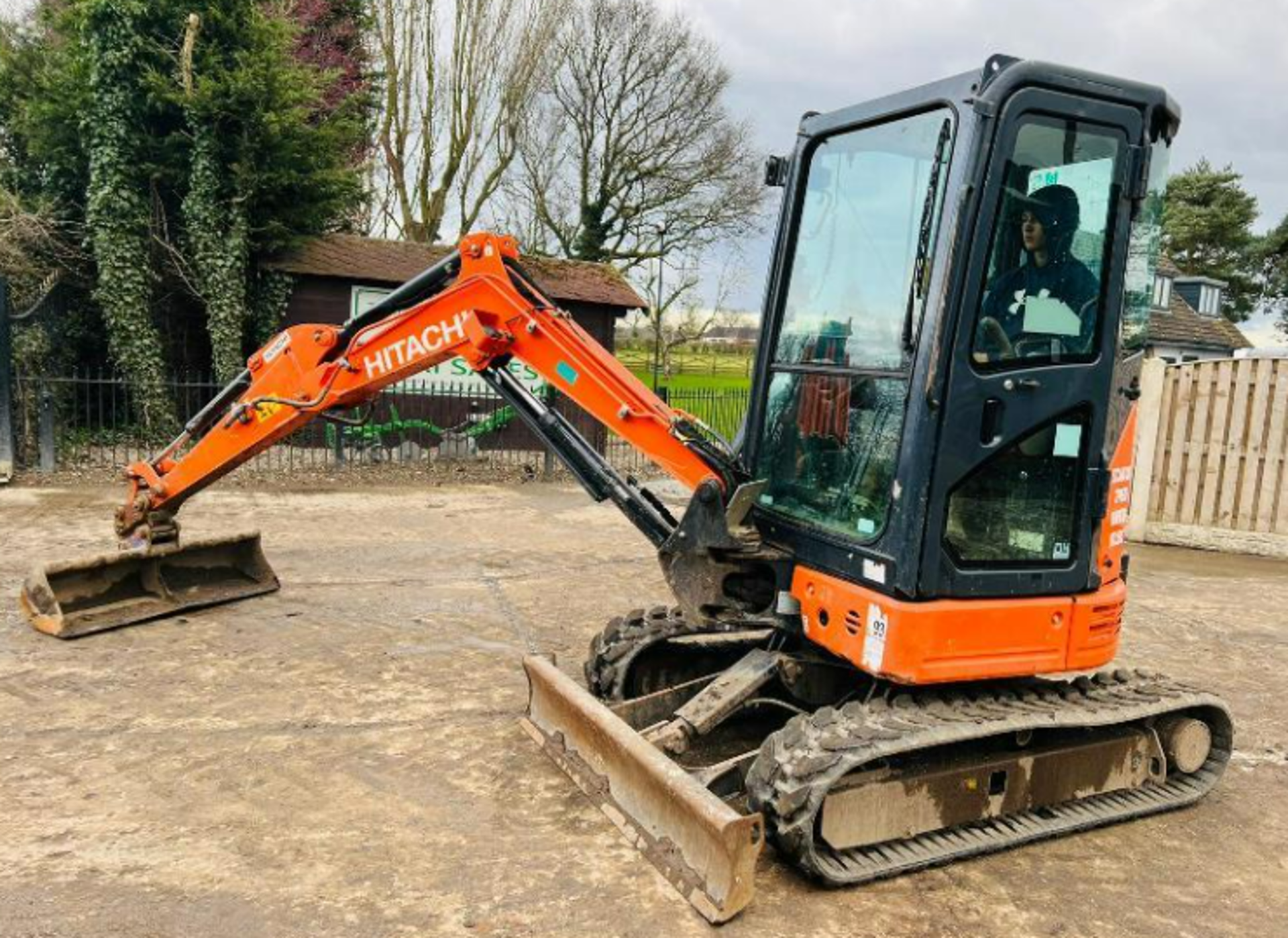 HITACHI ZAXIS ZX26U-6A EXCAVATOR * YEAR 2017 , 2573 HOURS - Image 3 of 16