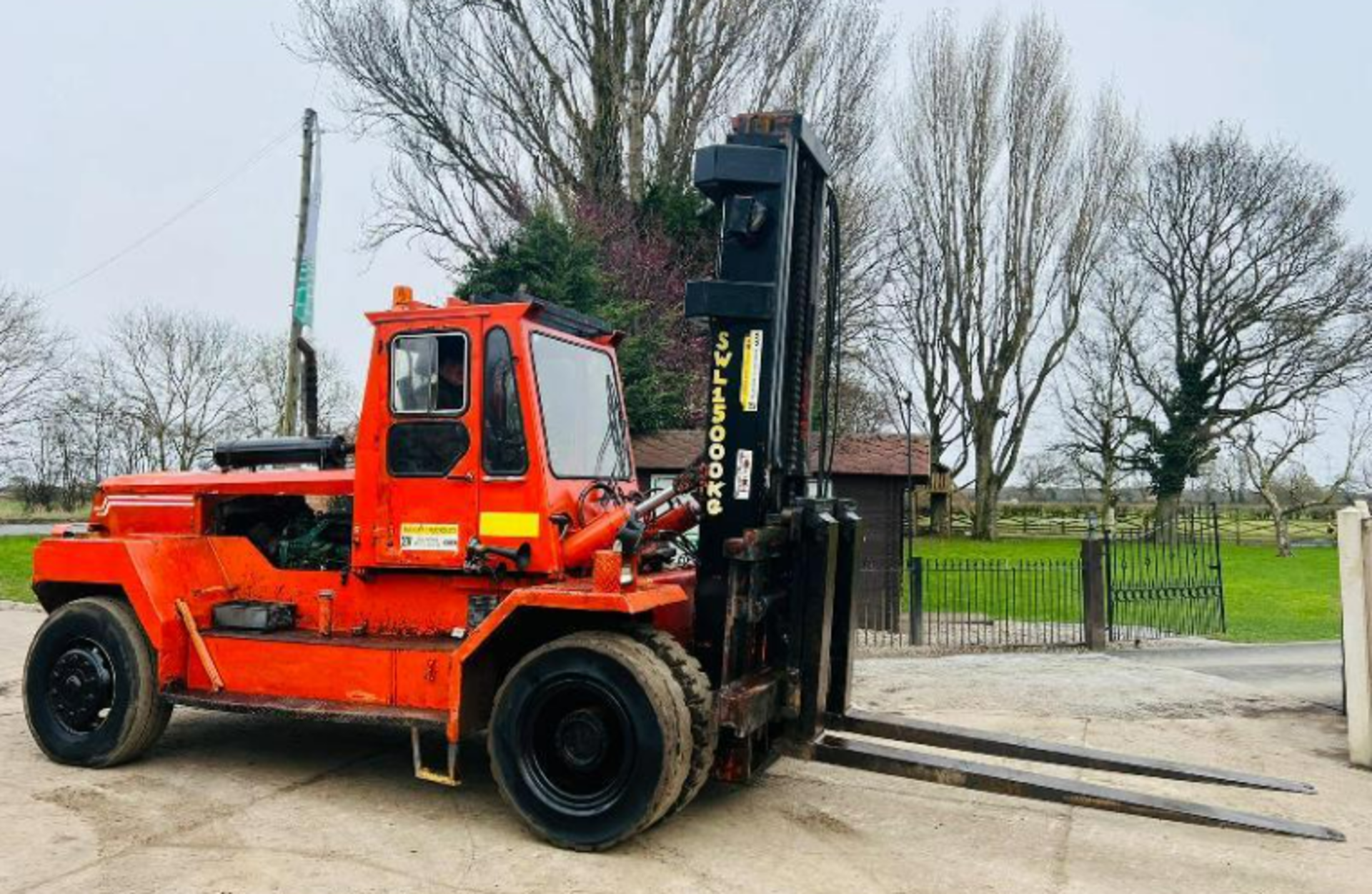 KALMAR LT1571201 DIESEL FORKLIFT * 15 TON LIFT * C/W TINE POSITIONER - Image 3 of 11