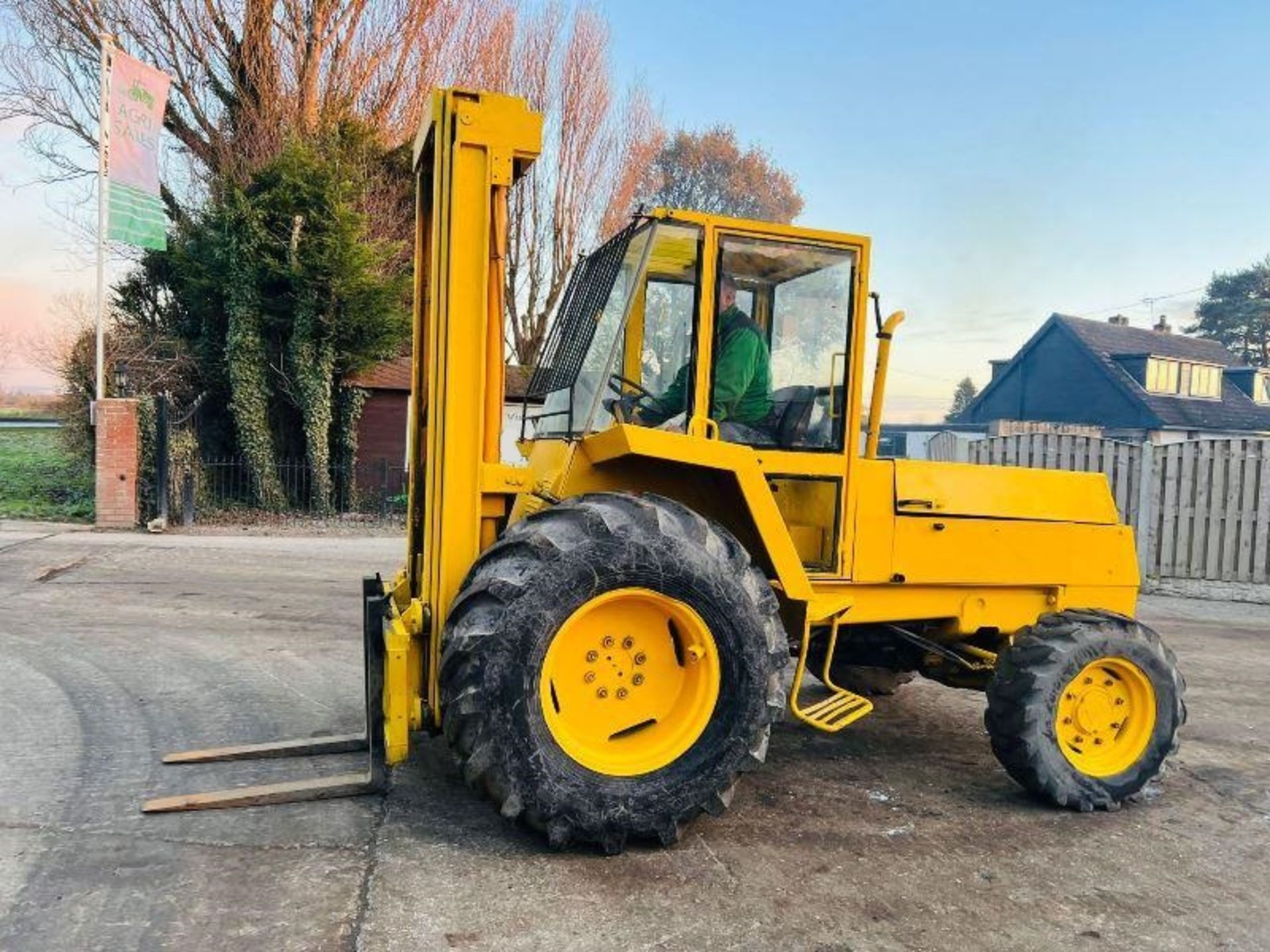 SANDERSON PLANTMAN 2 4WD ROUGH TERRIAN FORKLIFT C/W PERKINS ENGINE - Image 5 of 7