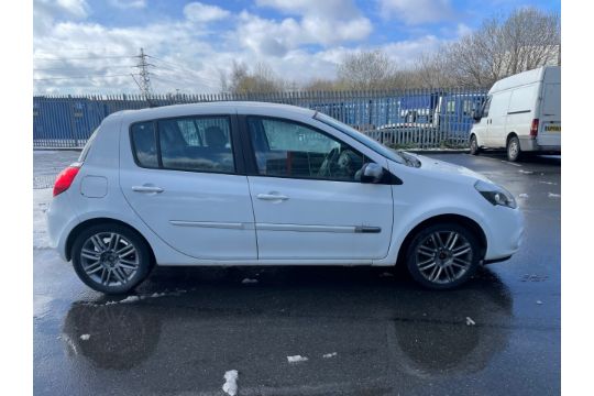 2012 RENAULT CLIO 1.2 DYNAMIQUE TOM TOM 5 DOOR HATCHBACK - 135,975 MILES - Image 8 of 12