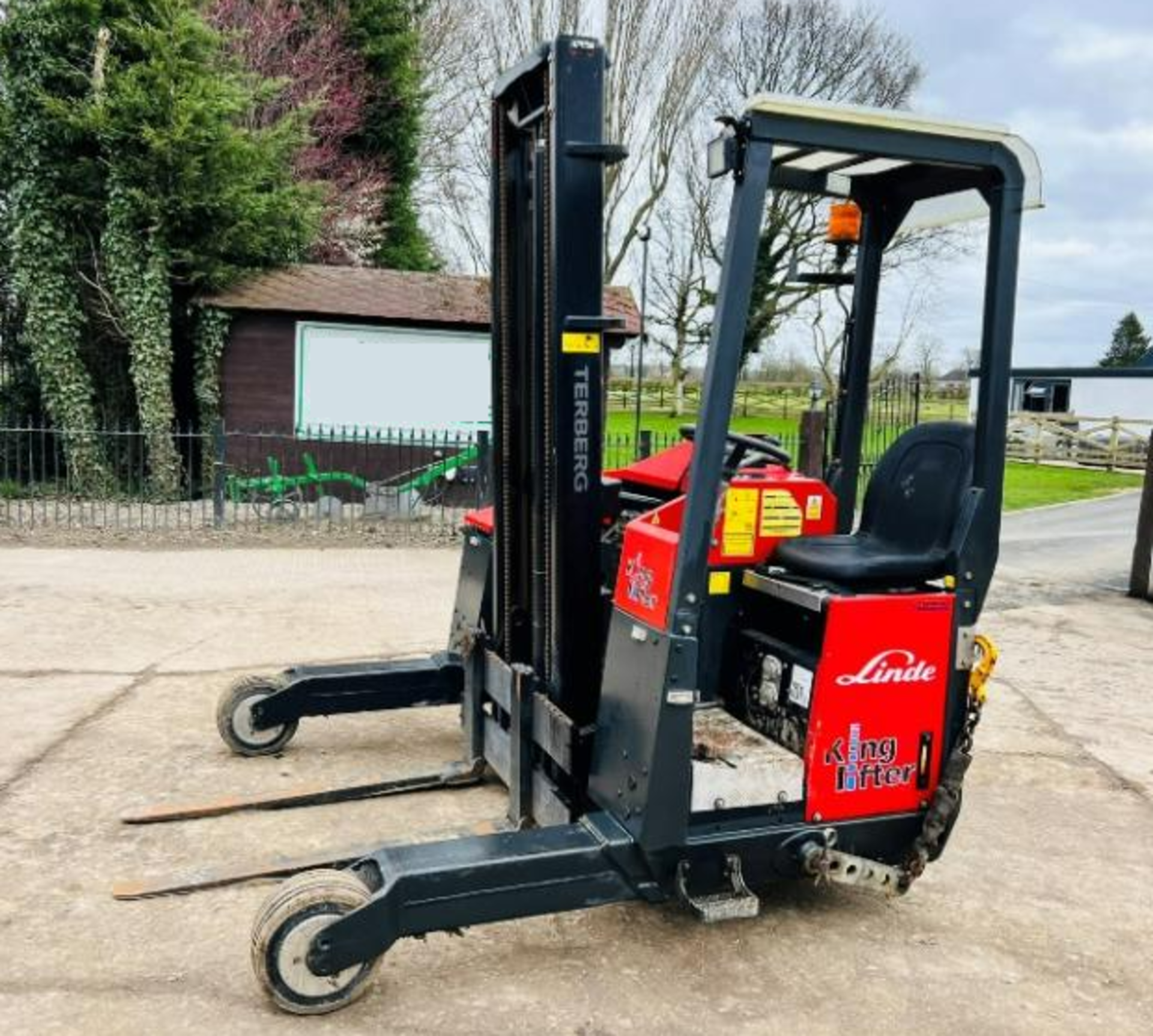 TERBERG DGR-25 KINGLIFTER FORK TRUCK * YEAR 2014 * C/W 2 STAGE MASK - Image 2 of 15