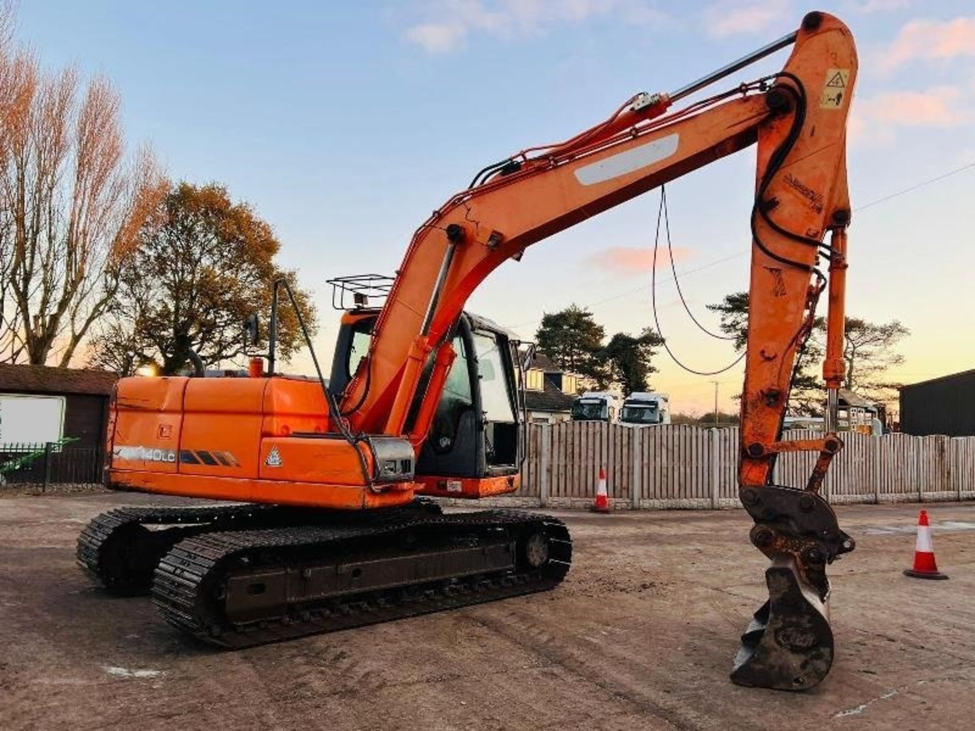 DOOSAN DX140LC TRACKED EXCAVATOR * YEAR 2011 , ONLY 6485 HOURS - Image 9 of 14