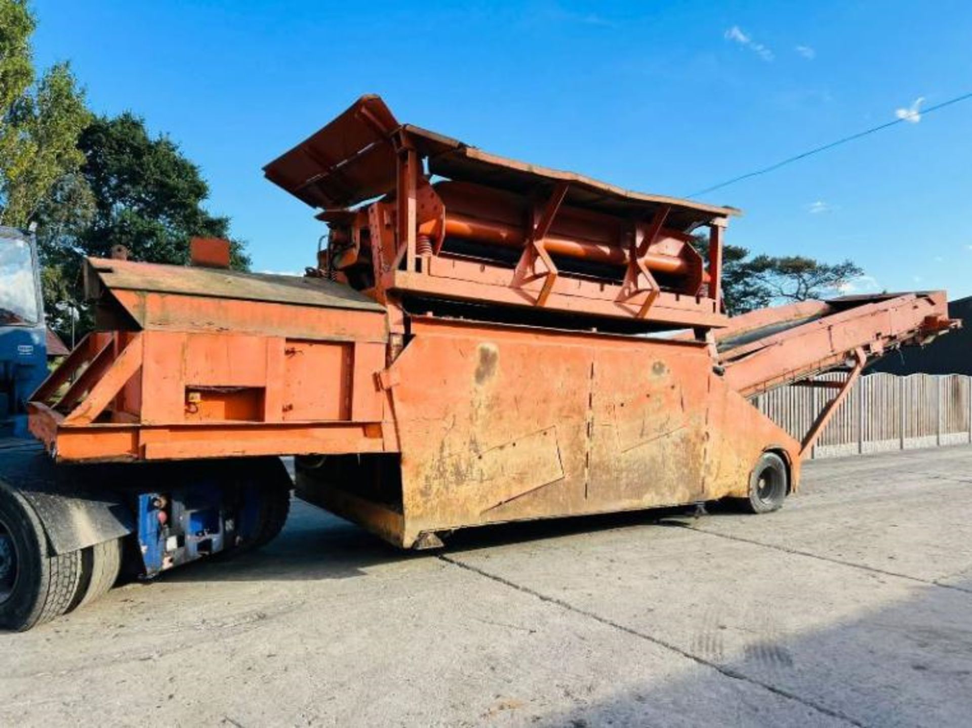 TOWABLE SCREENER C/W DEUTZ 4 CYLINDER ENGINE - Image 18 of 20