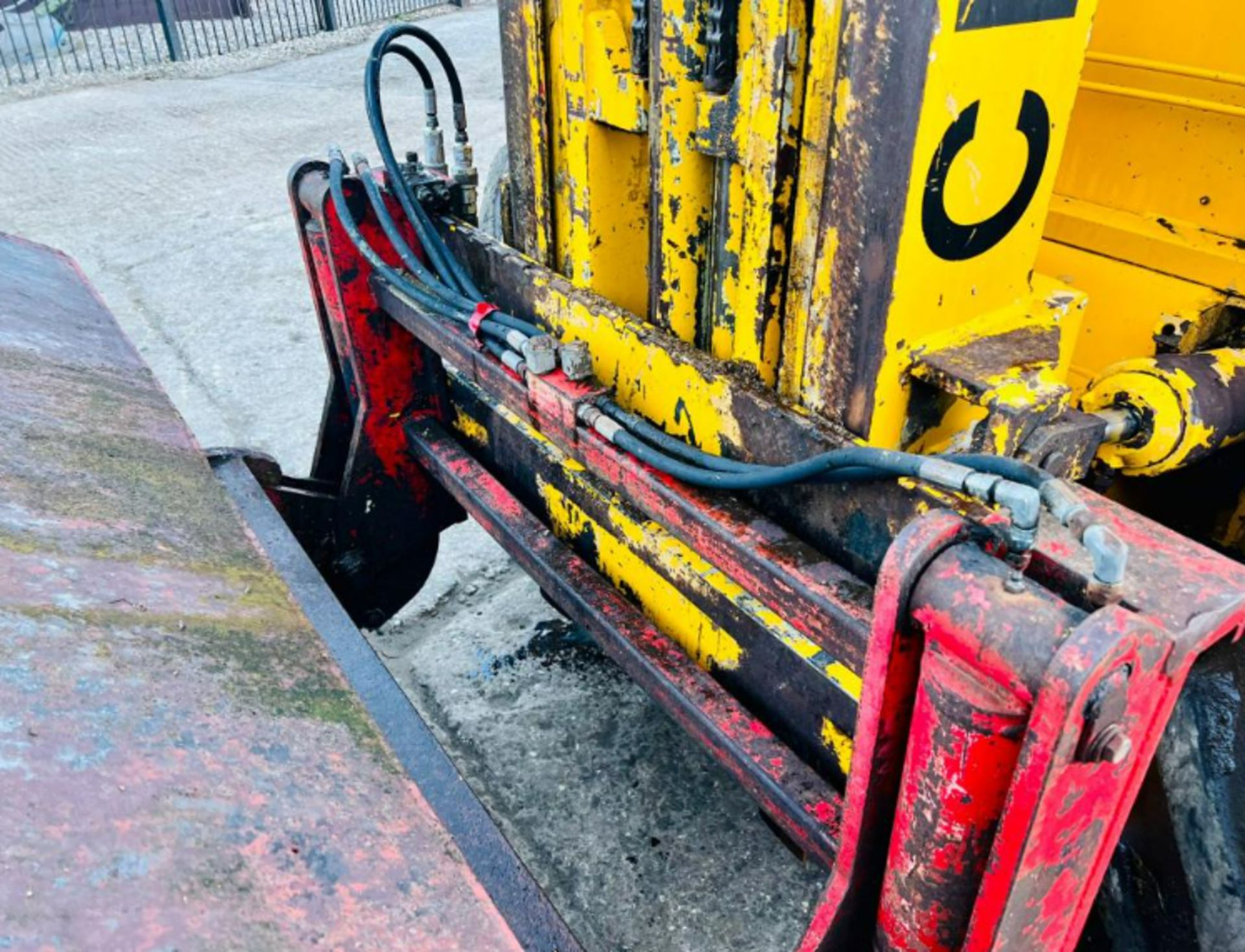 COVENTRY CLIMAX ROUGH TERRIAN DIESEL FORK LIFT C/W PALLET TINES & TOE TIP BUCKET - Image 13 of 14