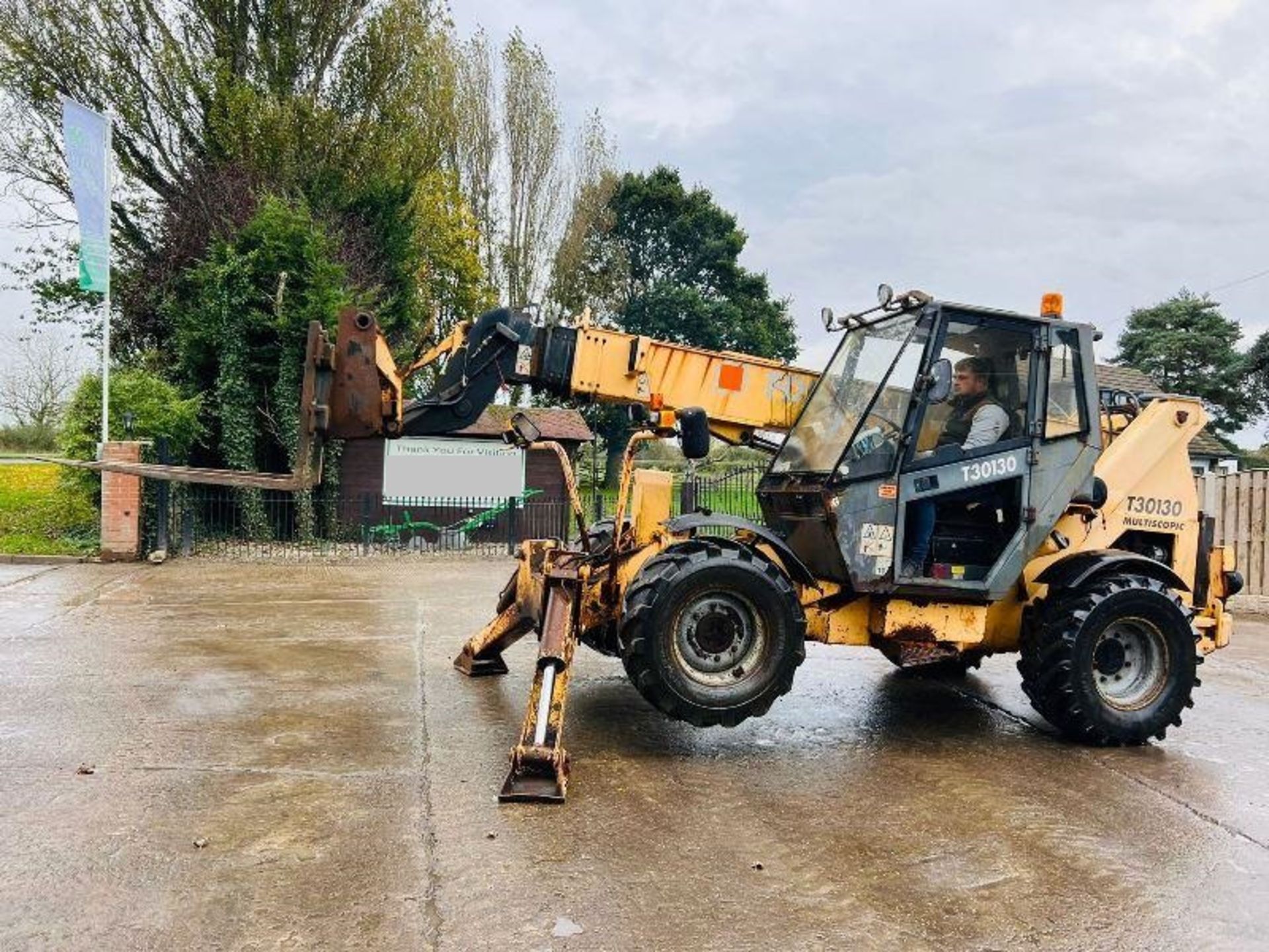 FDI-SAMBRON T30130 4WD TELEHANDLER * 13 METER REACH * C/W 2 X FRONT SUPPORT LEGS - Image 6 of 15