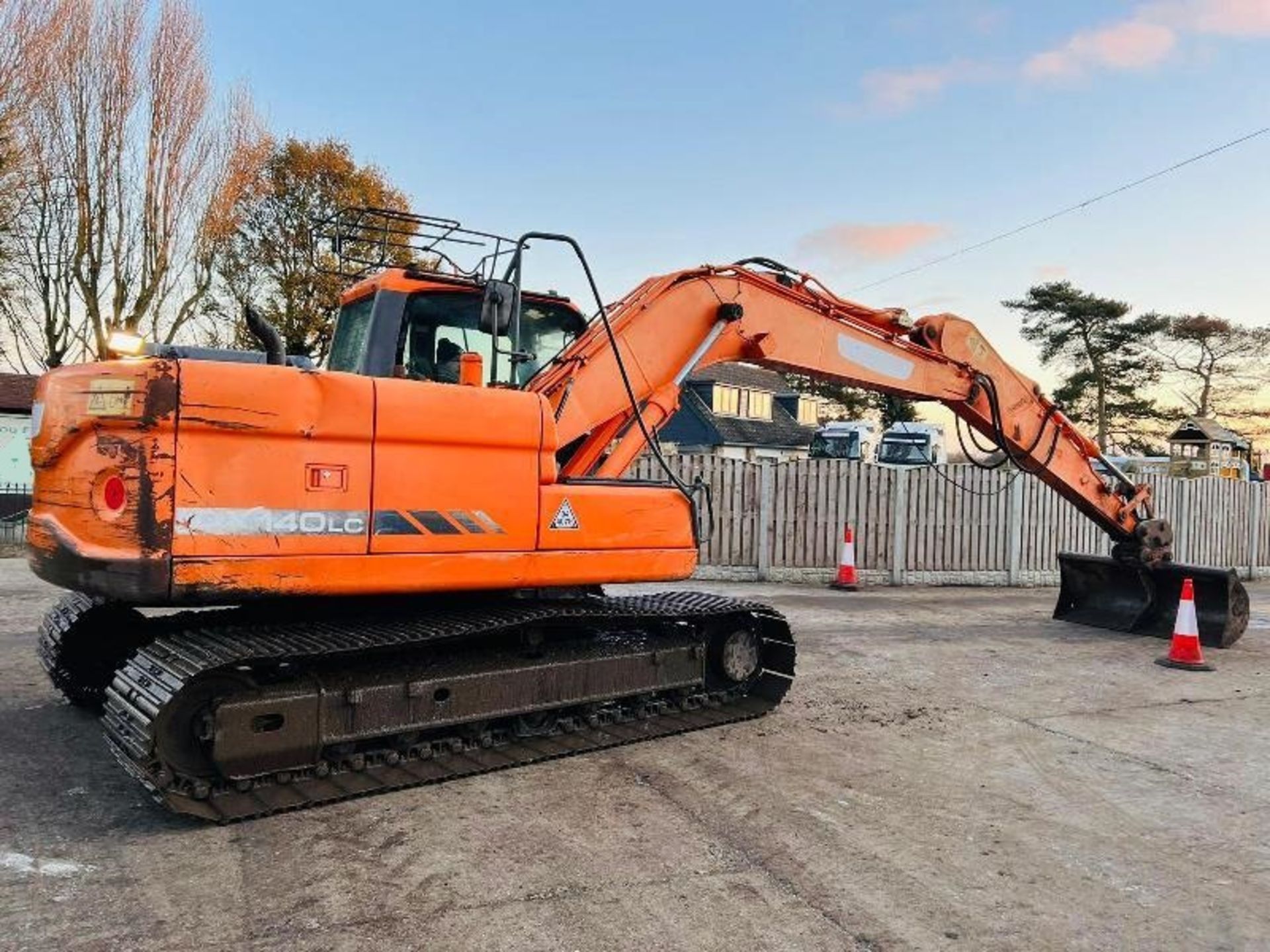 DOOSAN DX140LC TRACKED EXCAVATOR * YEAR 2011 , ONLY 6485 HOURS - Image 8 of 14