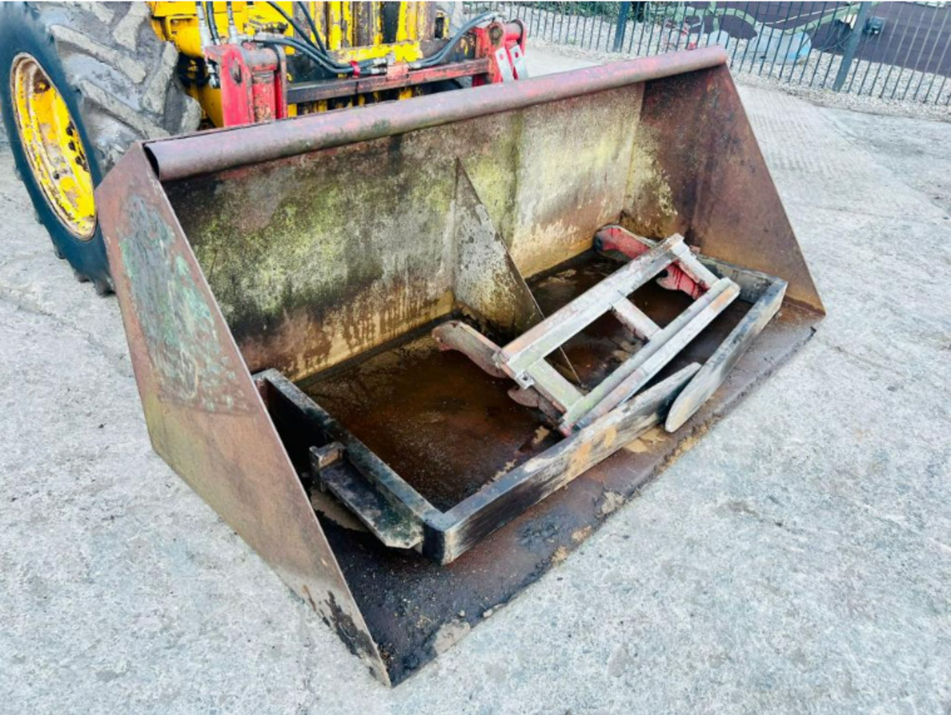 COVENTRY CLIMAX ROUGH TERRIAN DIESEL FORK LIFT C/W PALLET TINES & TOE TIP BUCKET - Image 12 of 14