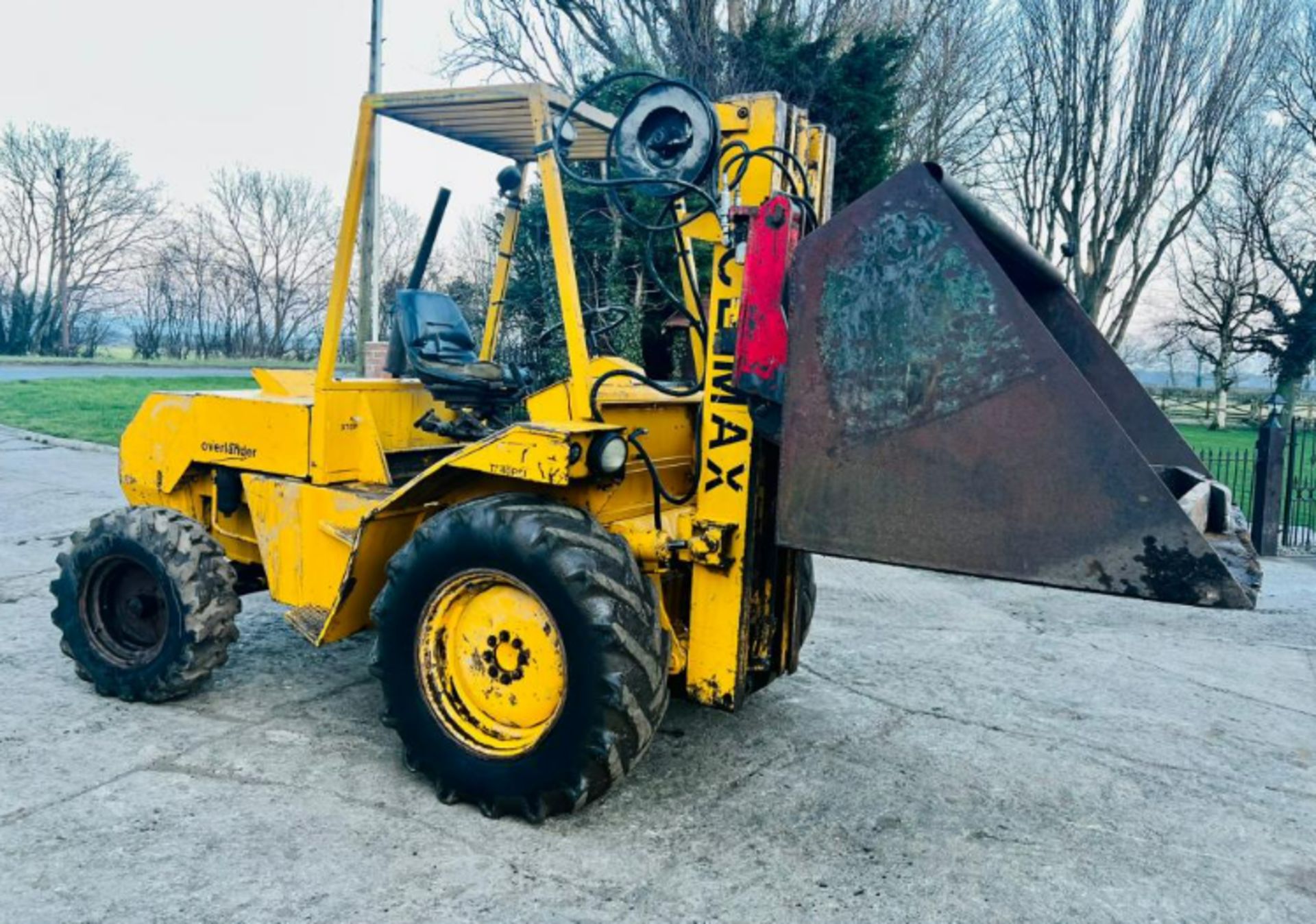 COVENTRY CLIMAX ROUGH TERRIAN DIESEL FORK LIFT C/W PALLET TINES & TOE TIP BUCKET - Image 3 of 14