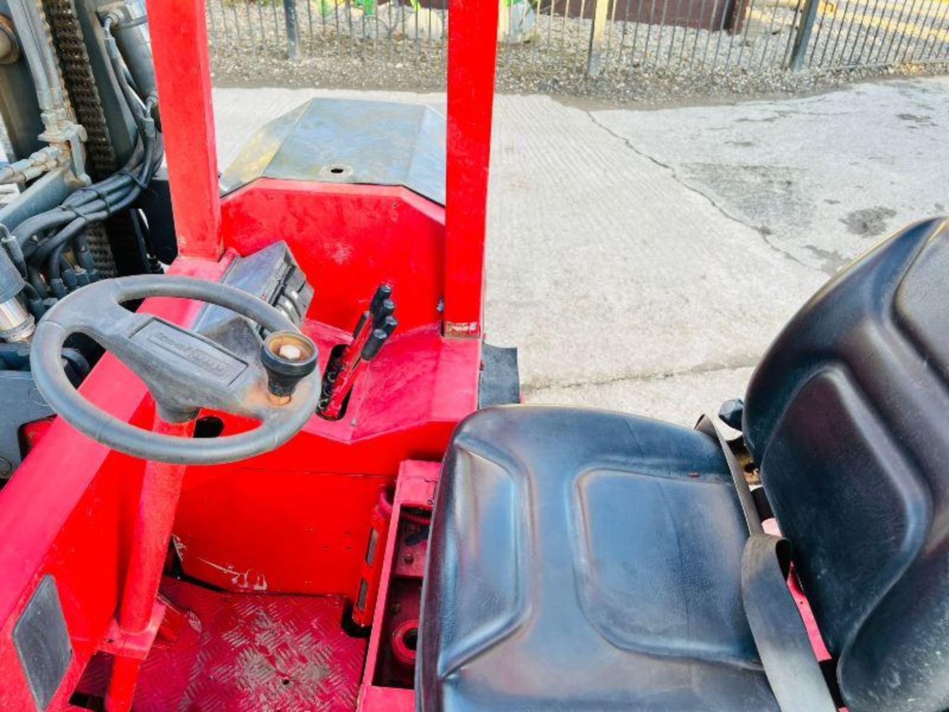 KOOIAAP FORK TRUCK C/W KUBOTA ENGINE & HYDRAULIC PUSH OUT HEAD STOCK - Image 10 of 15