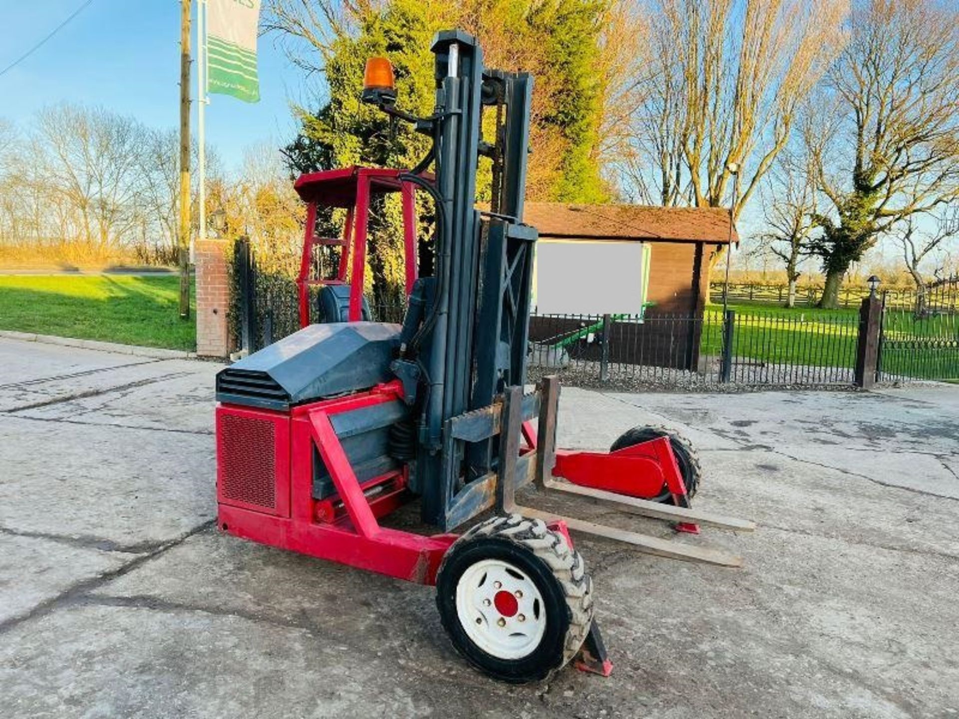 KOOIAAP FORK TRUCK C/W KUBOTA ENGINE & HYDRAULIC PUSH OUT HEAD STOCK - Image 13 of 15