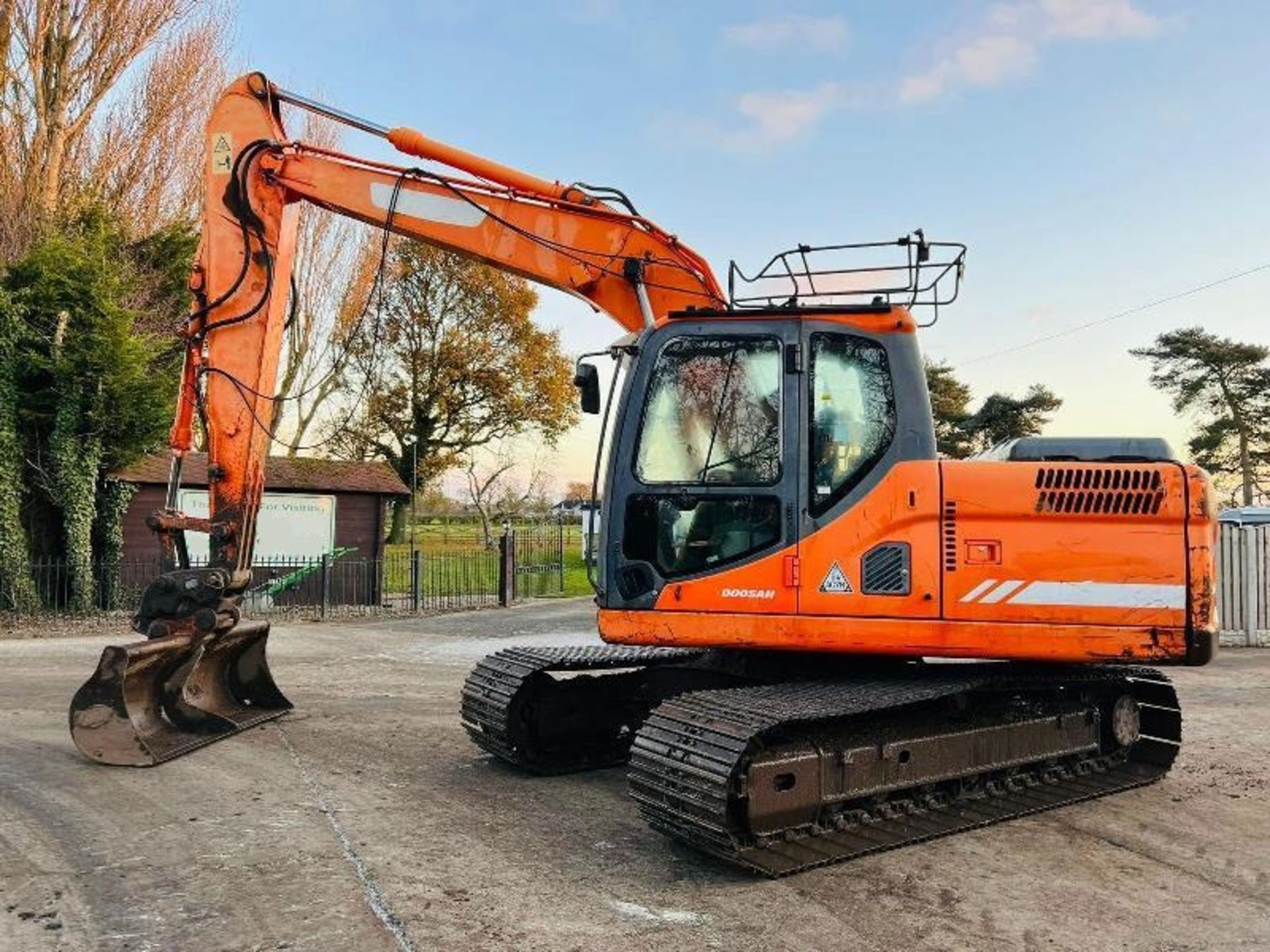 DOOSAN DX140LC TRACKED EXCAVATOR * YEAR 2011 , ONLY 6485 HOURS - Image 11 of 14