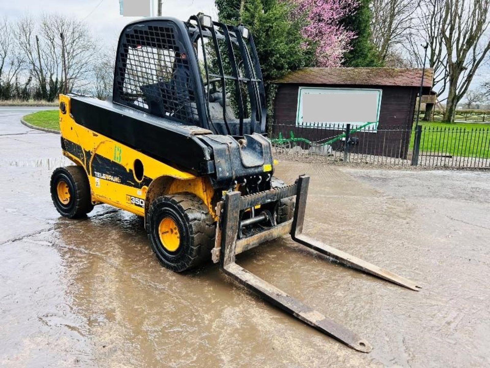 CB TLT35D WASTEMASTER TELETRUCK * YEAR 2011 , 3981 HOURS * C/W PALLET TINES - Image 3 of 15