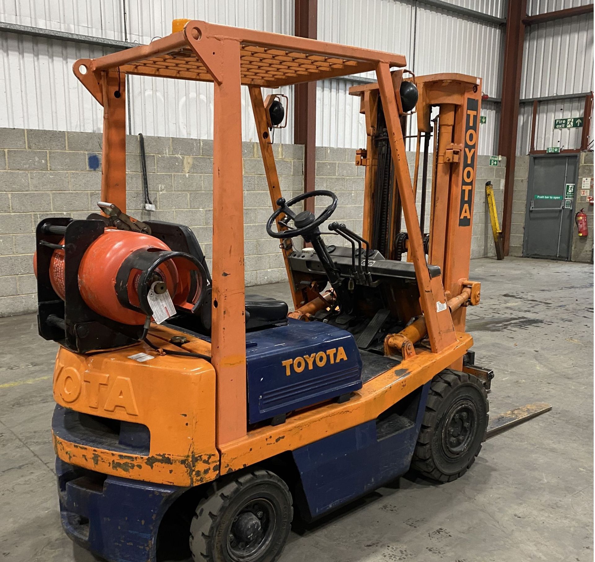 TOYOTA 42-4 FG15 LPG FORKLIFT TRUCK, 1500KG CAPACITY, TRIPLEX CONTAINER SPEC - Image 4 of 12