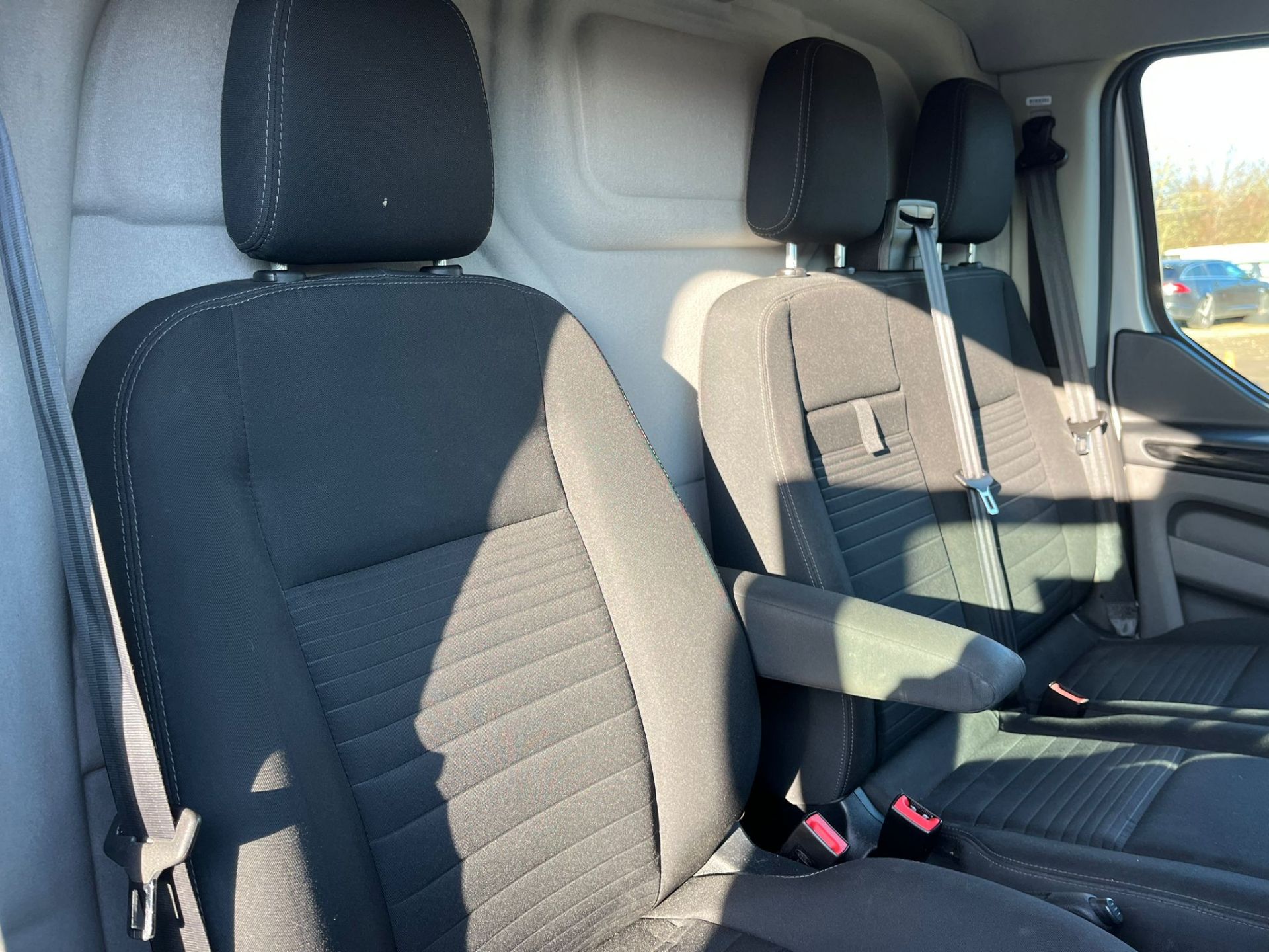 2019 FORD TRANSIT CUSTOM LIMITED MODEL PANEL VAN - L1H1 - EURO 6 AD BLUE - FSH - BD19 SBY - Image 13 of 14