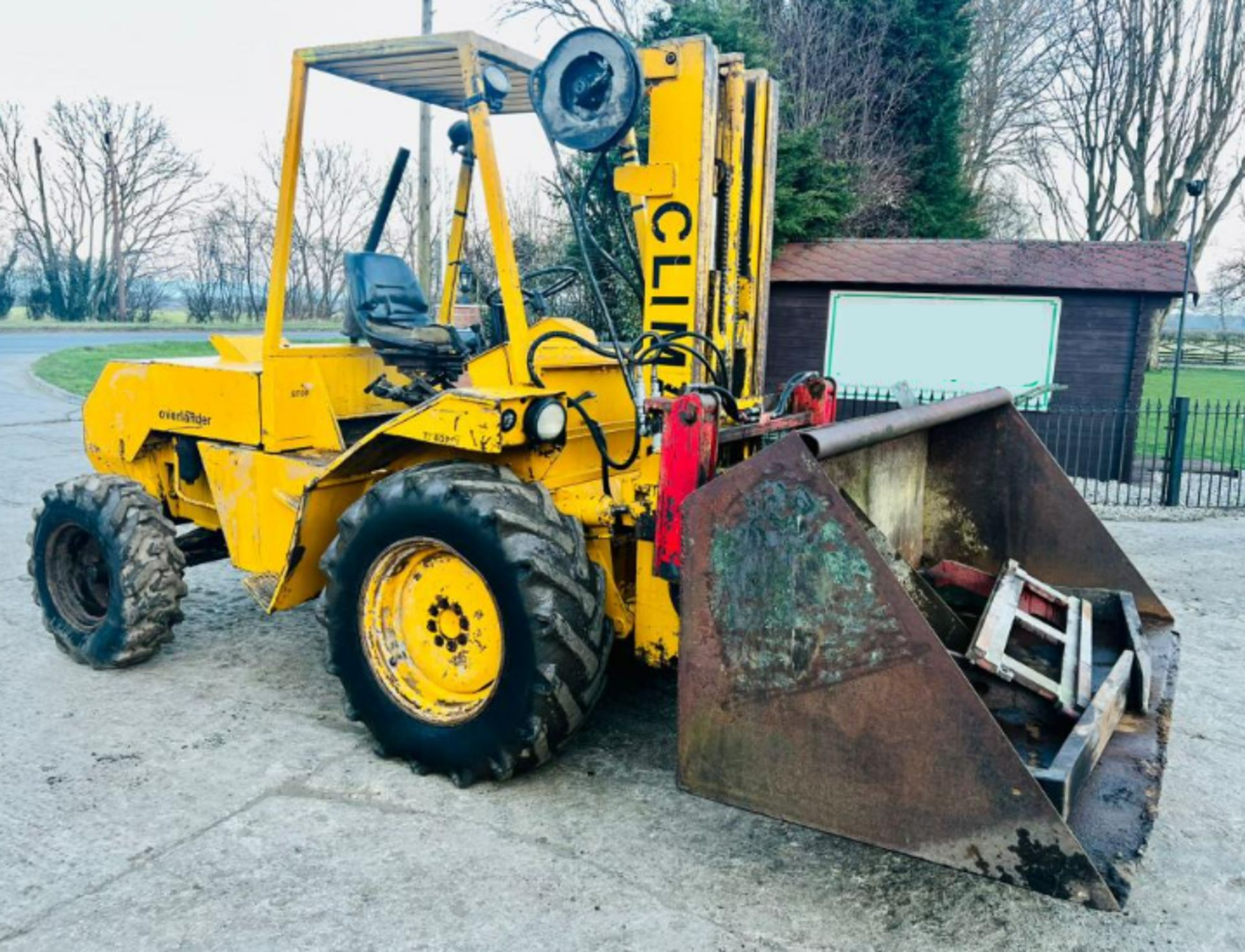 COVENTRY CLIMAX ROUGH TERRIAN DIESEL FORK LIFT C/W PALLET TINES & TOE TIP BUCKET - Image 4 of 14