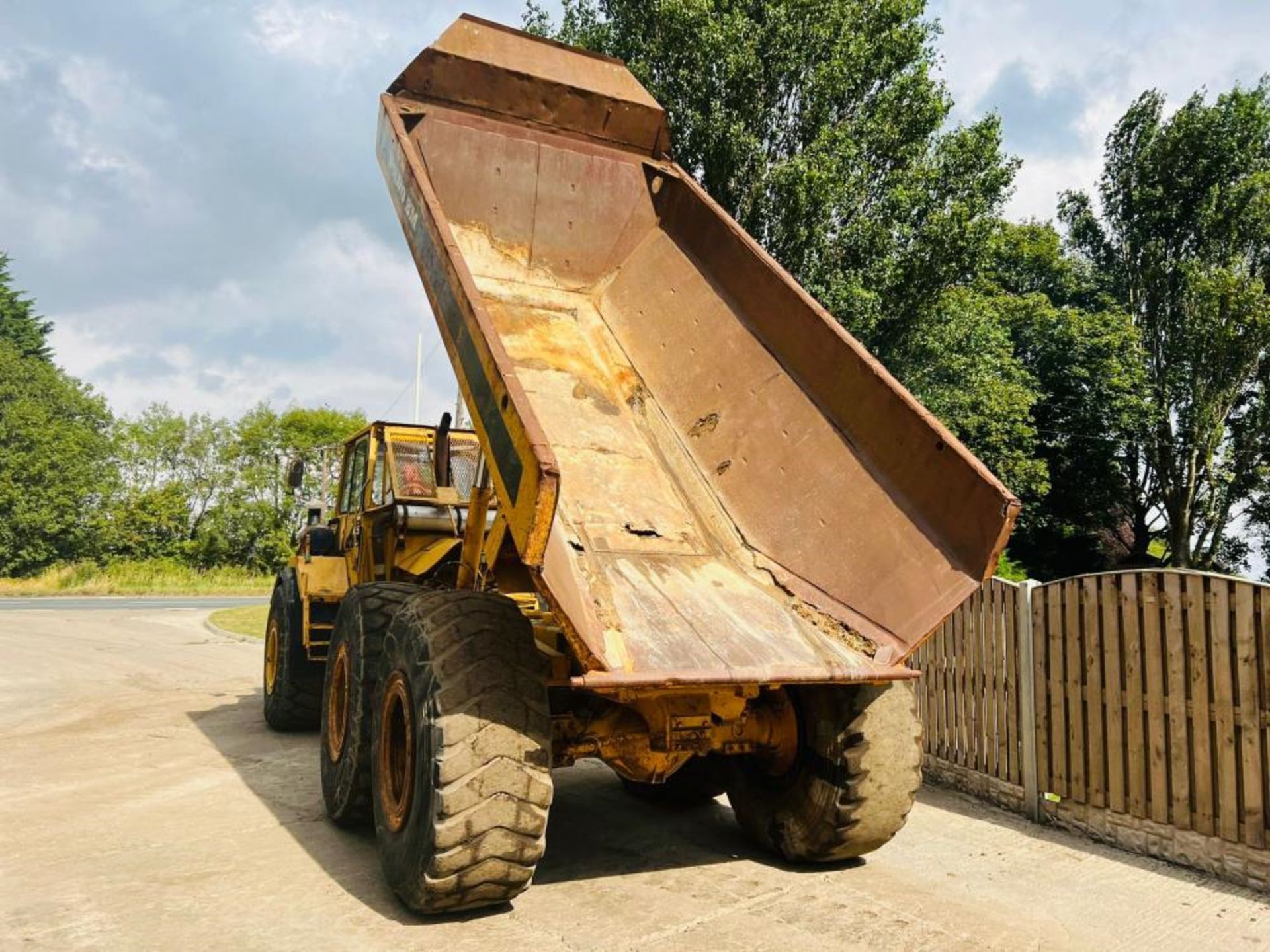 VOLVO BM A25 6X6 ARTICULATED DUMP TRUCK C/W HYDRAULIC STRAIGHT TIP - Image 9 of 17