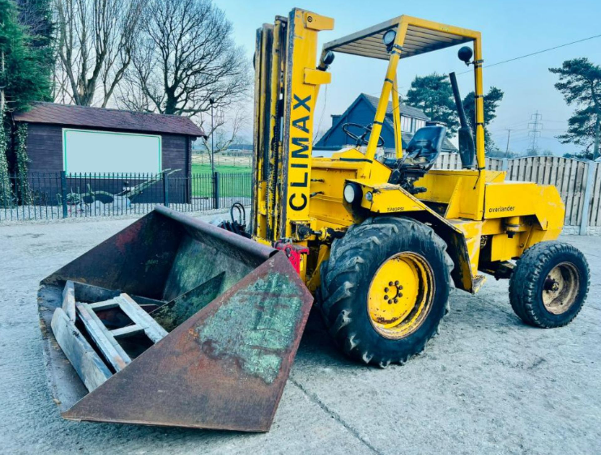 COVENTRY CLIMAX ROUGH TERRIAN DIESEL FORK LIFT C/W PALLET TINES & TOE TIP BUCKET - Image 2 of 14