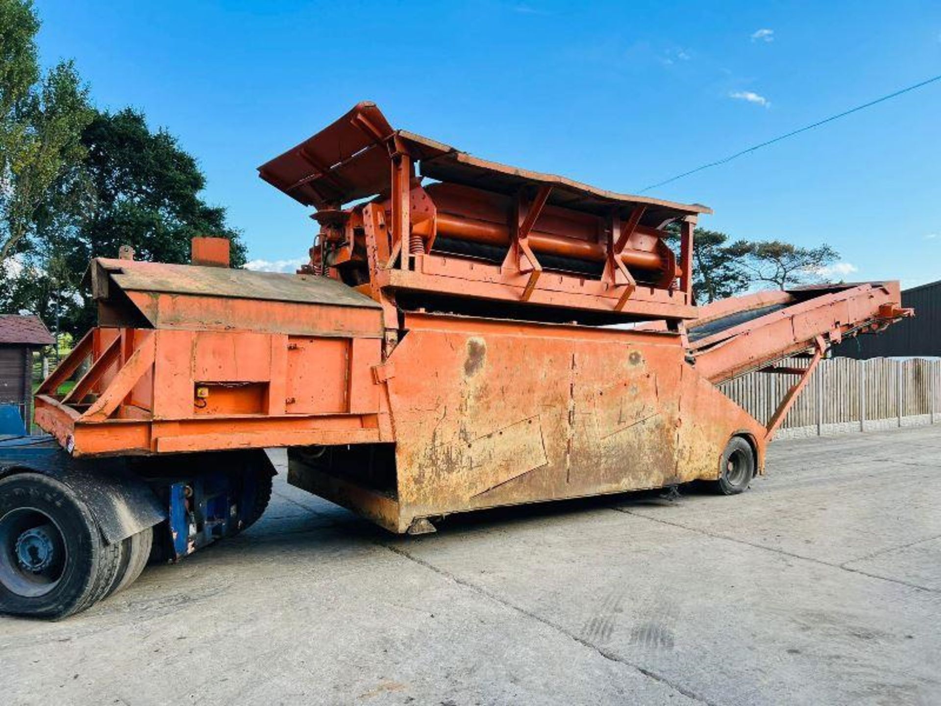 TOWABLE SCREENER C/W DEUTZ 4 CYLINDER ENGINE - Image 16 of 20