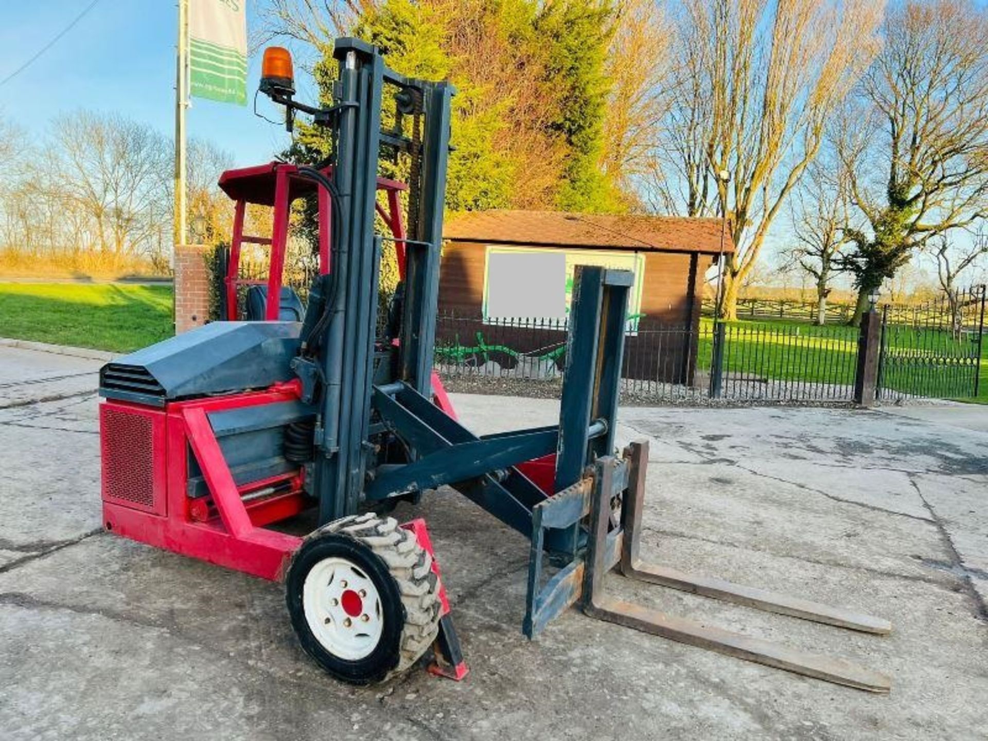 KOOIAAP FORK TRUCK C/W KUBOTA ENGINE & HYDRAULIC PUSH OUT HEAD STOCK - Image 9 of 15