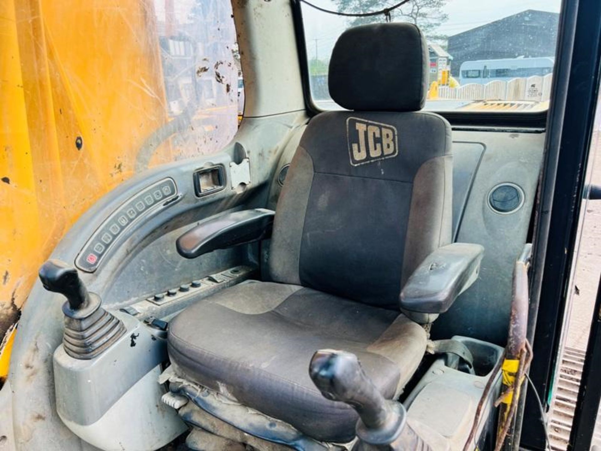 JCB JS160 TRACKED EXCAVATOR * YEAR 2006 * C/W QUICK HITCH AND BUCKET - Bild 8 aus 11